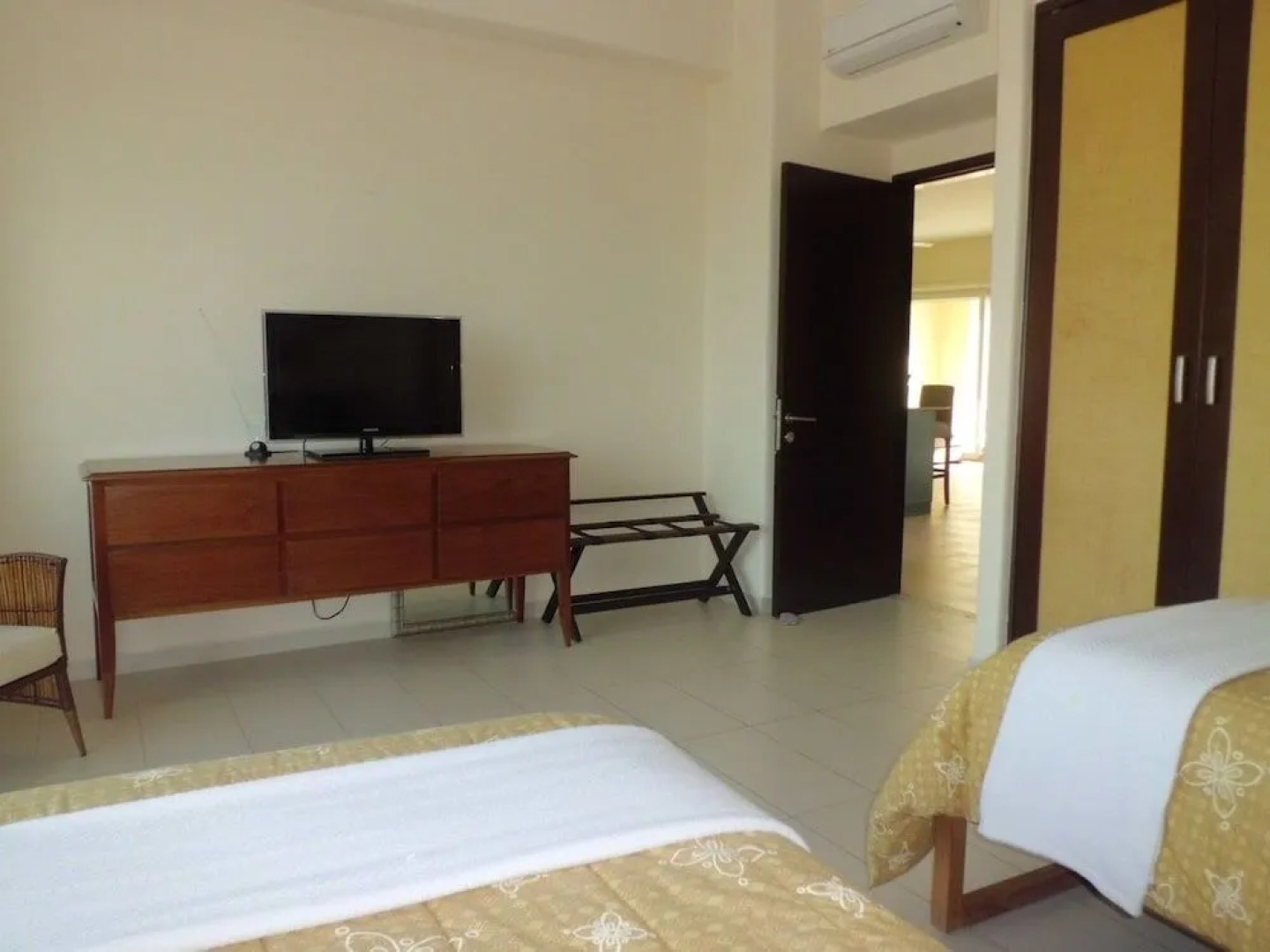 Condo Punta M  by Villas HK28