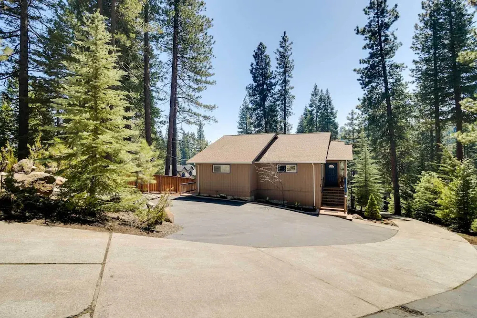 Updated Lake Almanor Retreat w/ Patio & Grill!