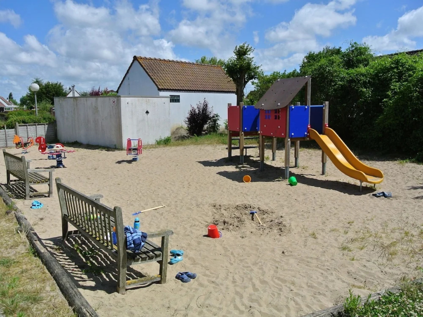 Tidy Cottage With Terrace, not far From De Panne