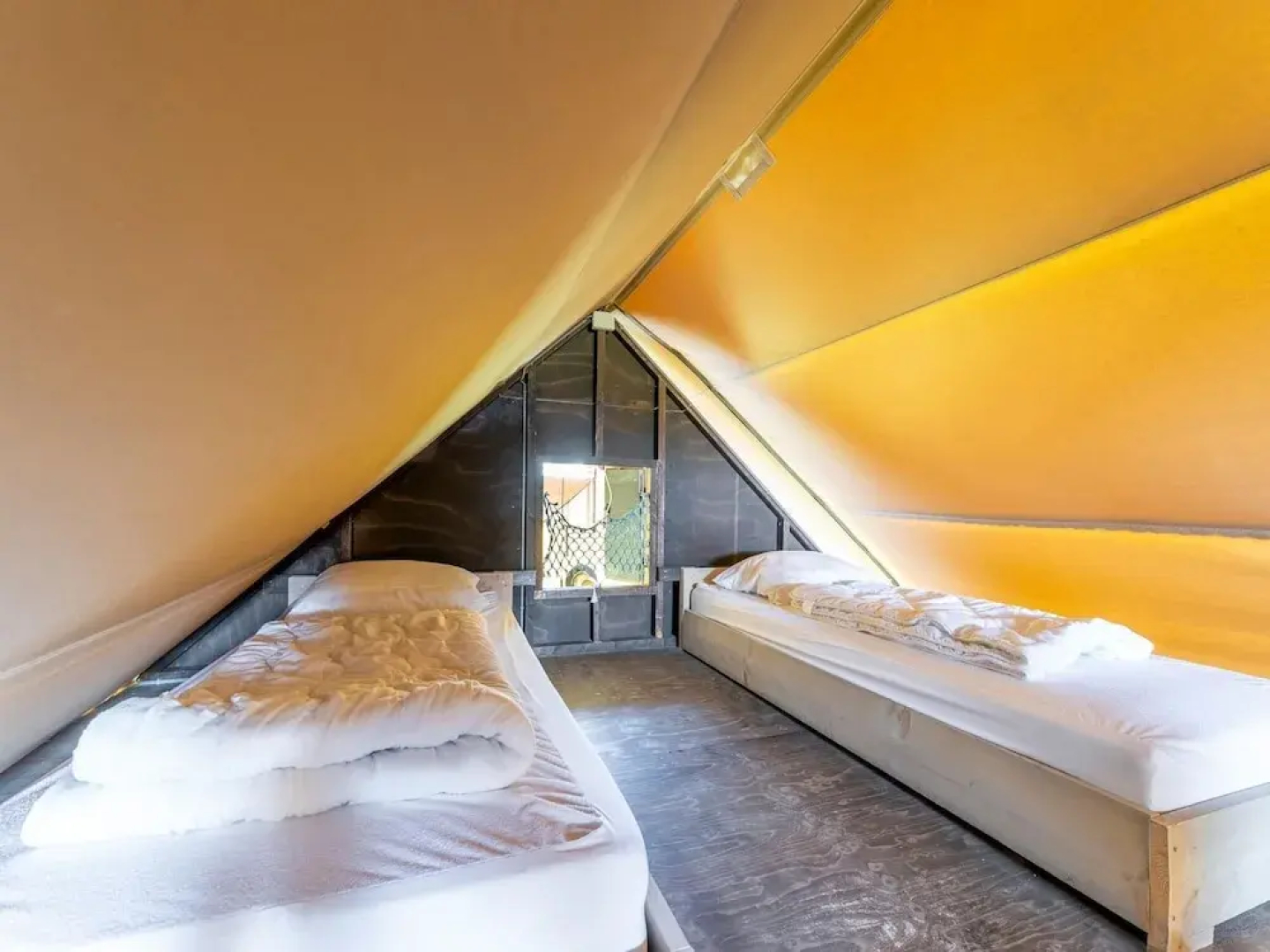 Unique Beach Lodge for 8 People near Beach, Sea, & Village
