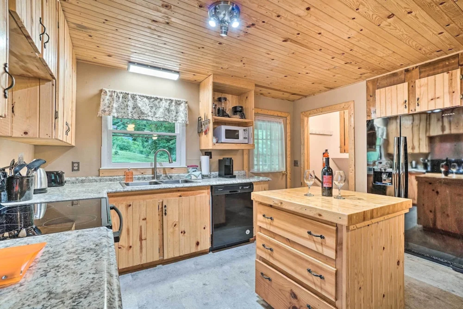 Hot Tub & Fire Pit: Pet-friendly Clayton Escape!