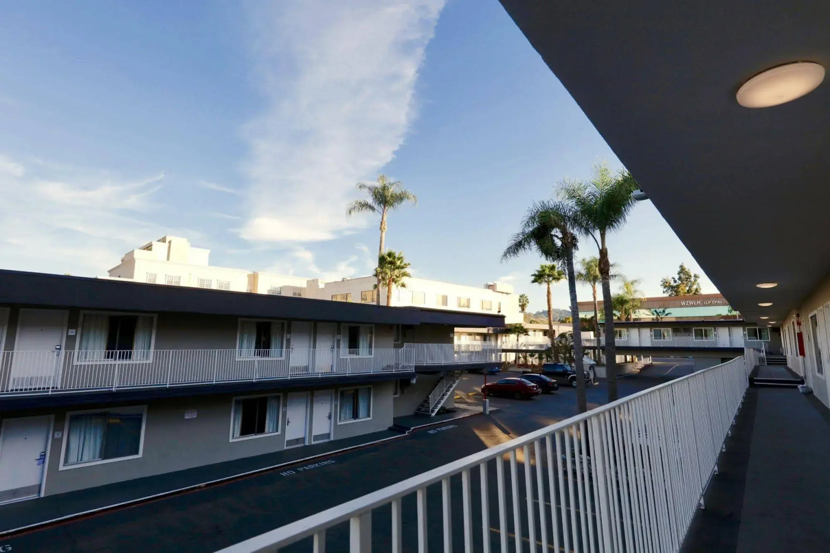 The Sojourn Los Angeles - Sherman Oaks