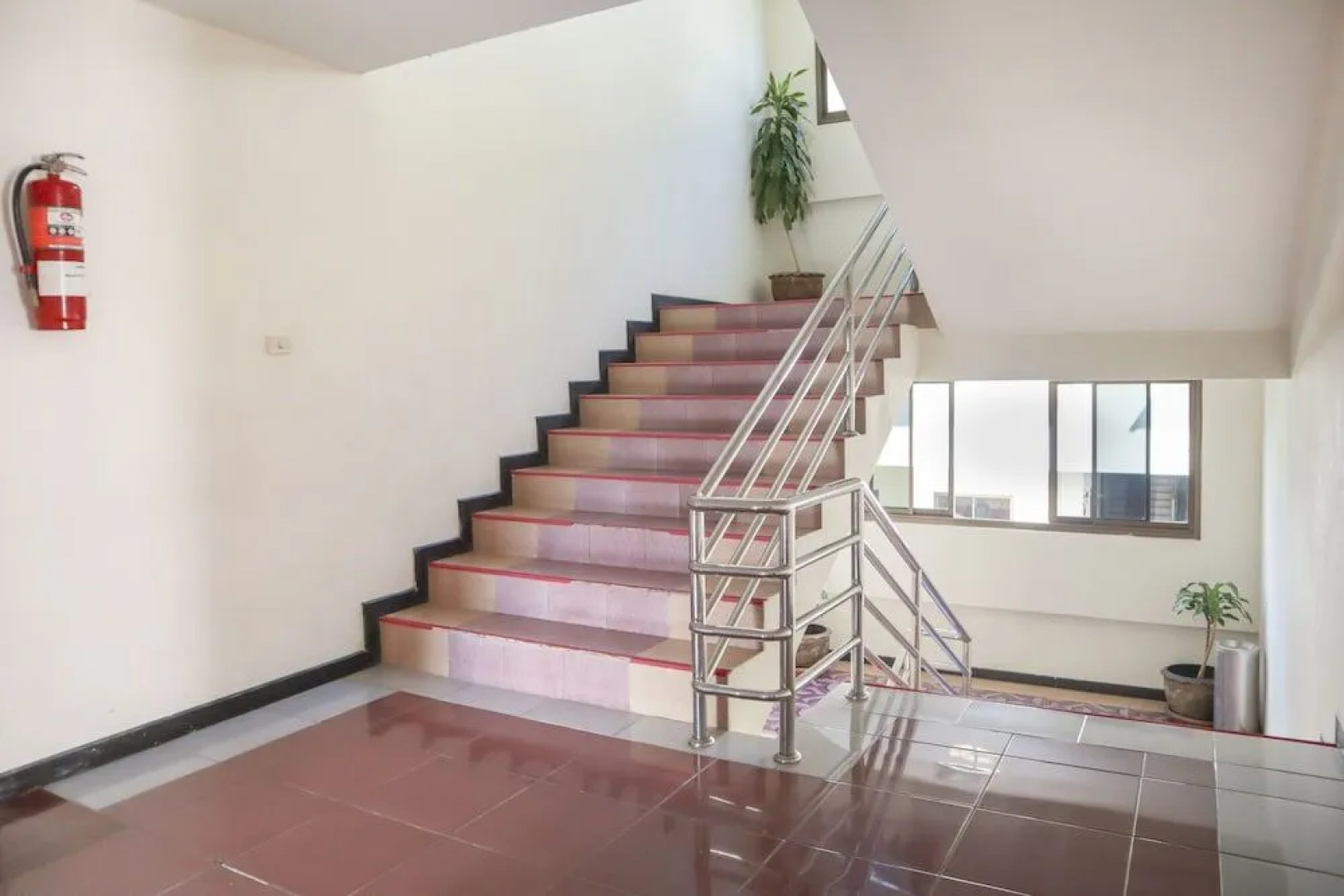 OYO 747 Suwanna Hotel