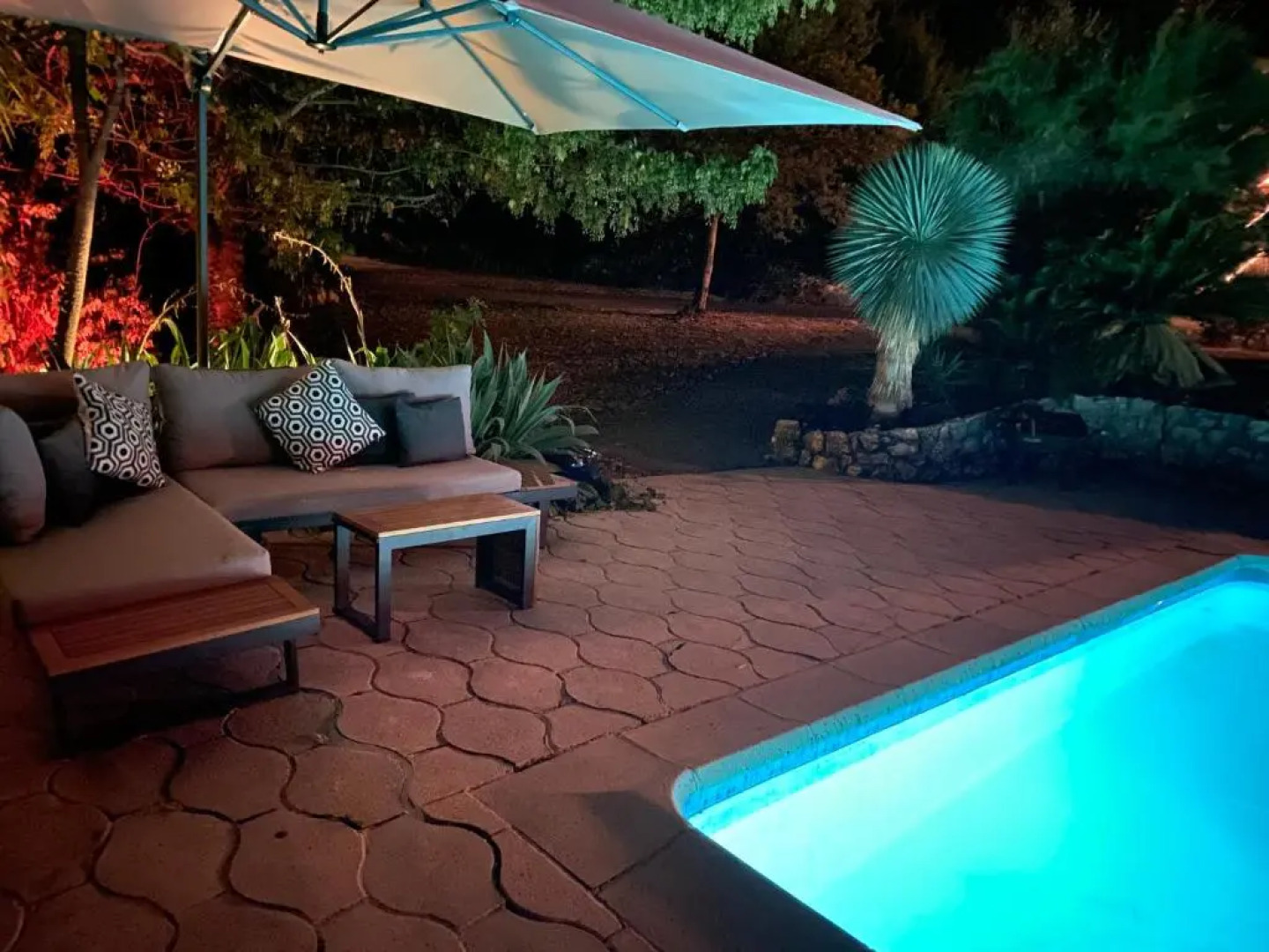 Private & comfortable stone villa with pool