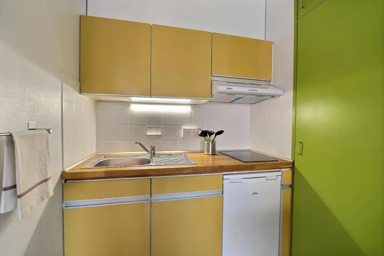 "Urbaine Budget" Studio calme avec Parking