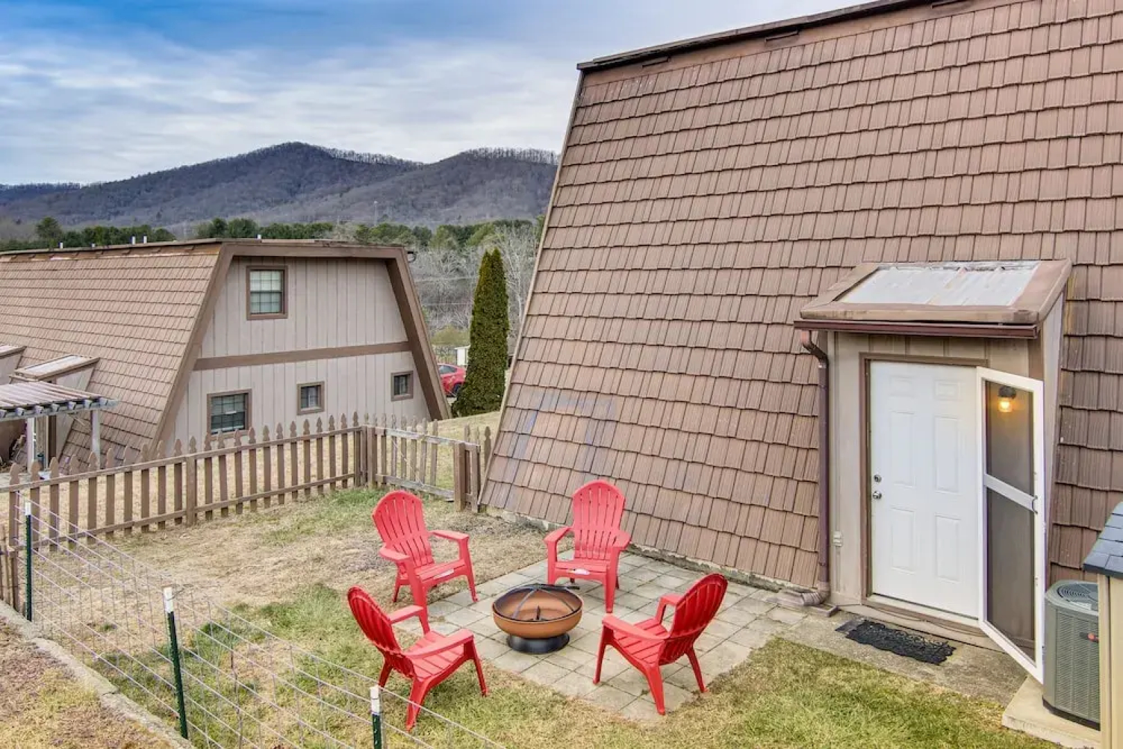 Centrally Located Mills River Townhome w/ Fire Pit