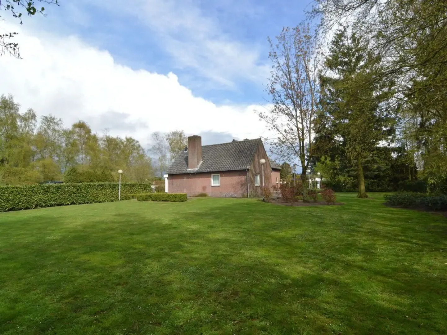 Lovely Group Home With Lots of Privacy, Ideal for Families and Friends