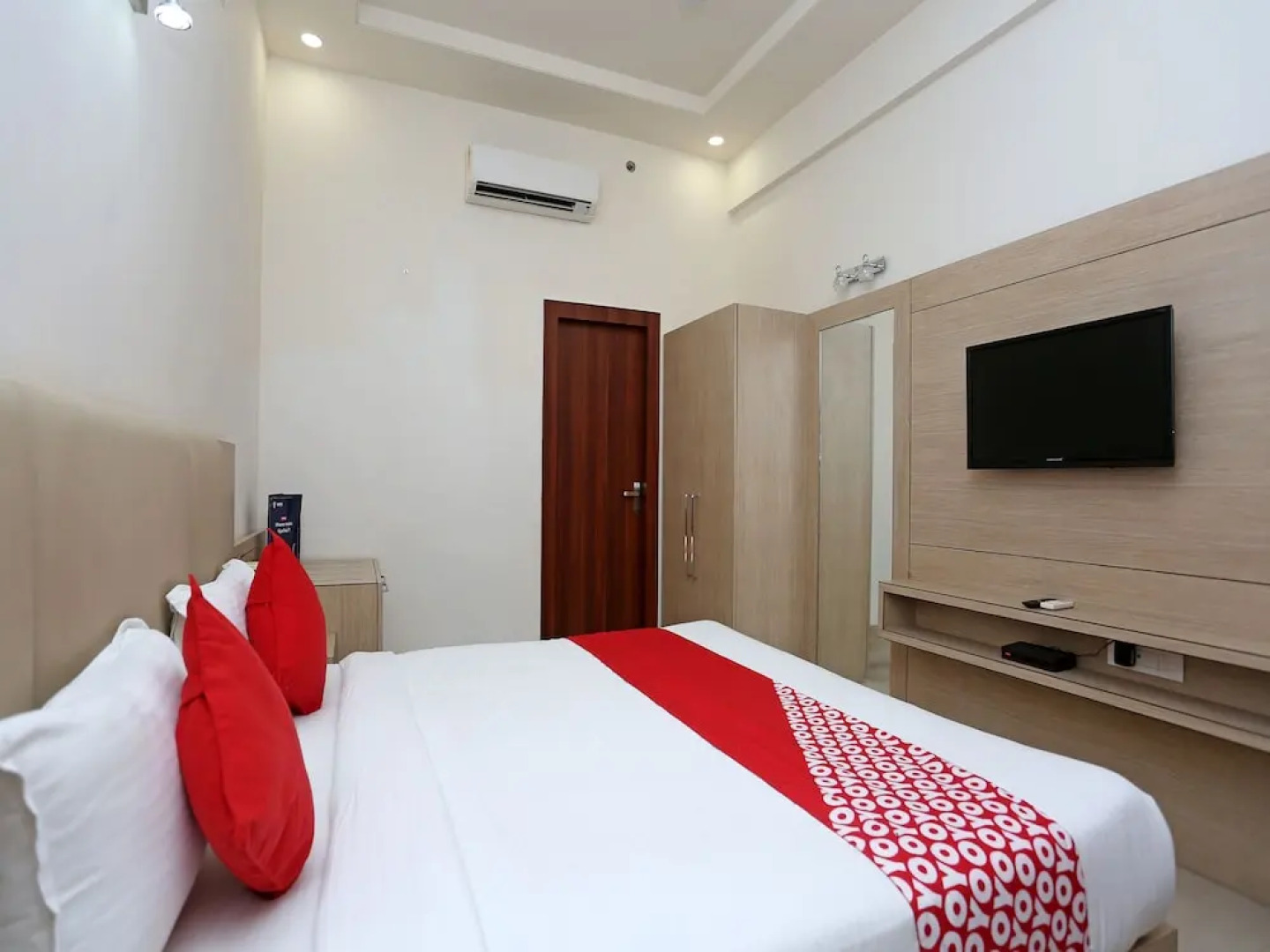 OYO 16768 Hotel Lotus Grand