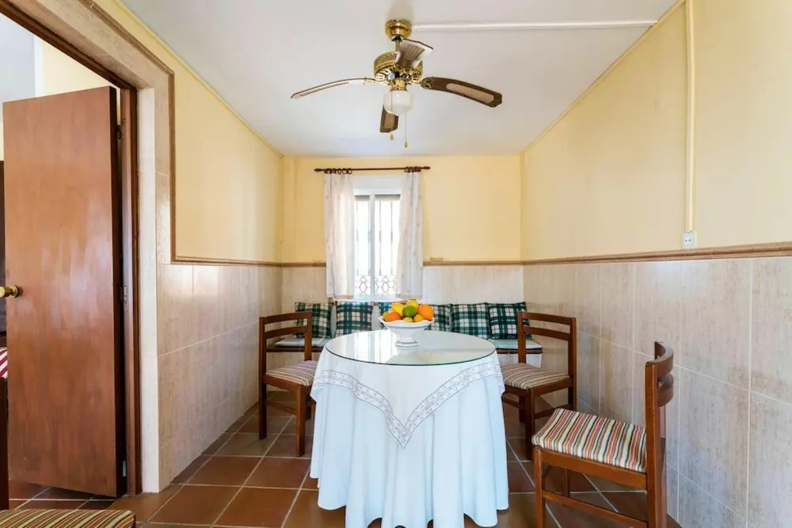 House With 6 Bedrooms in Villamanrique de la Condesa, With Private Pool and Enclosed Garden Near the Beach