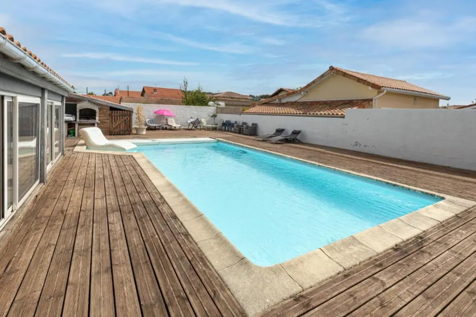 Grande villa avec piscine chauffée