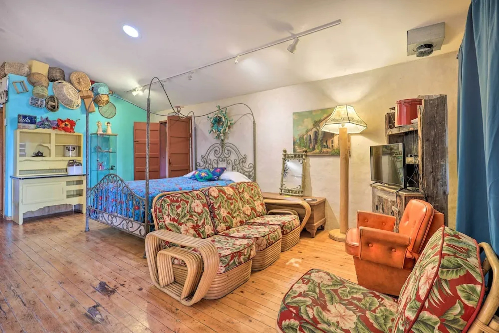 Idyllic Española Casita w/ Charcoal Grill