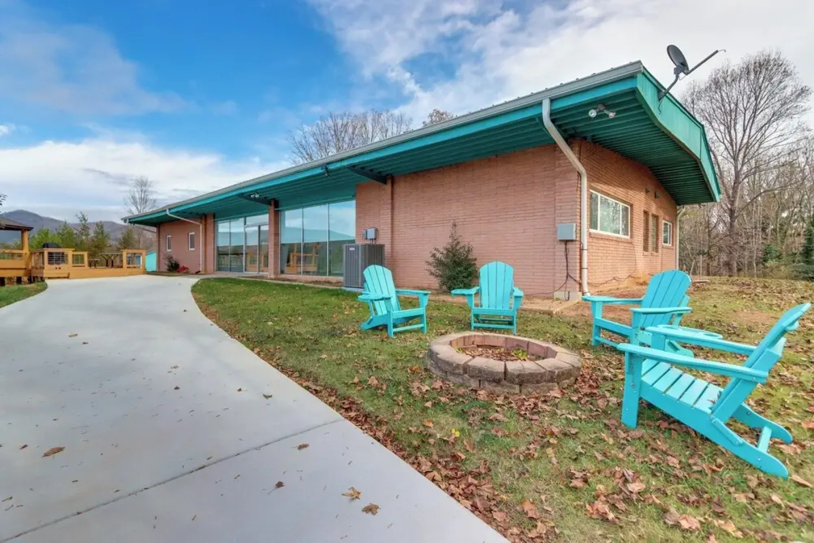 Private Saltwater Pool: Mtn-view Copperhill Home