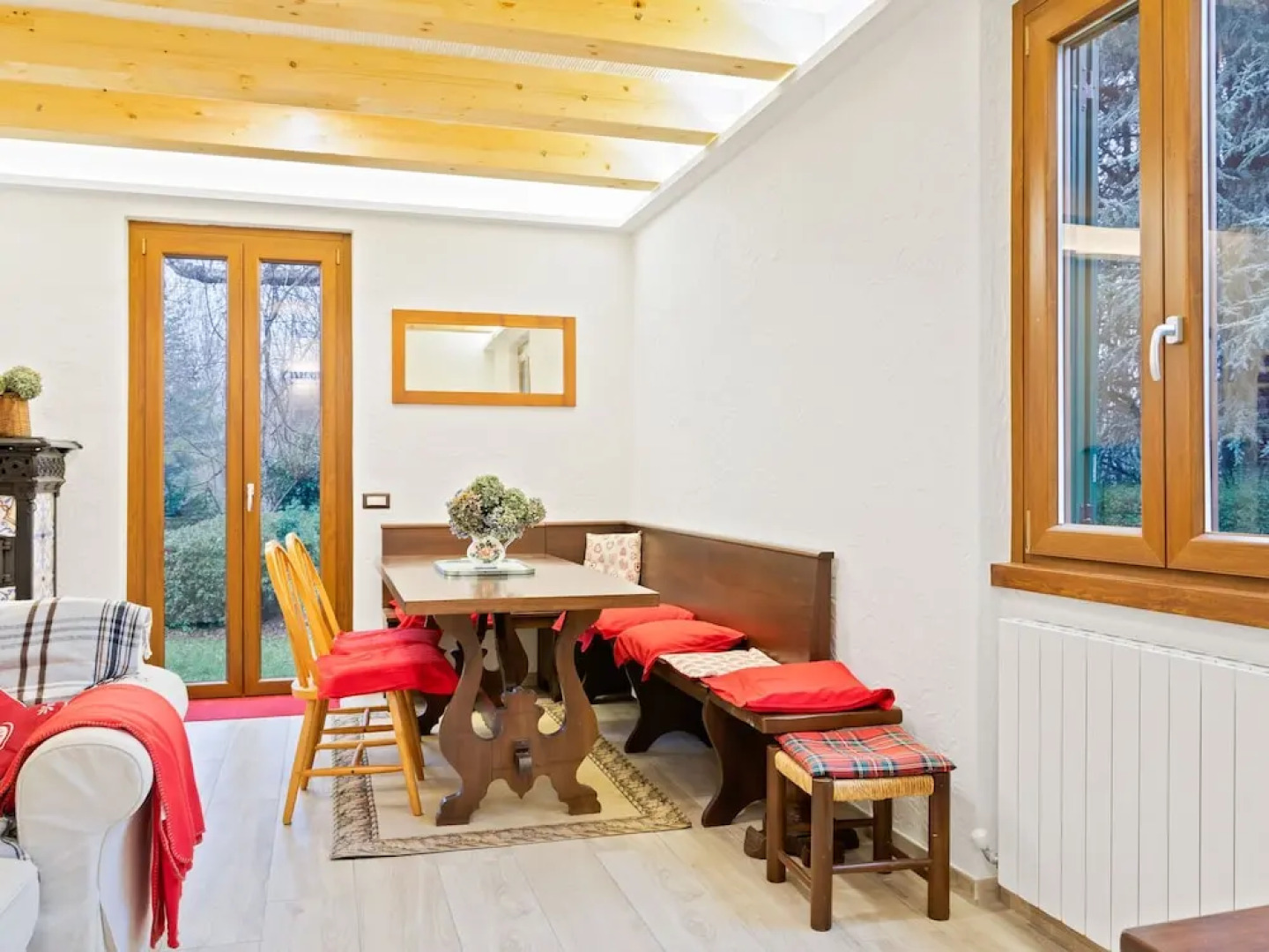 Quaint Chalet in Mondonico With Garden