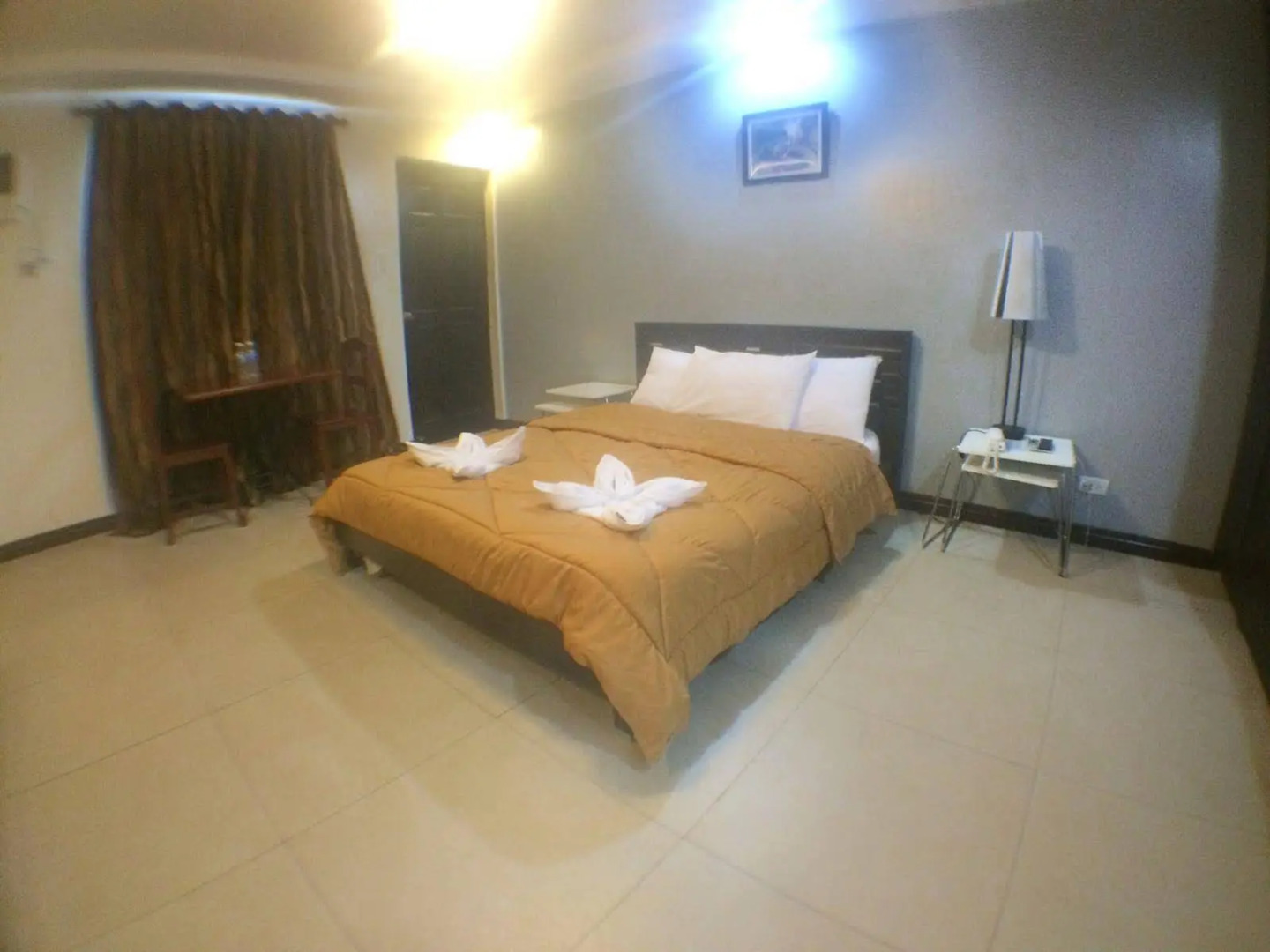 Tagaytay Haven Hotel Mendez