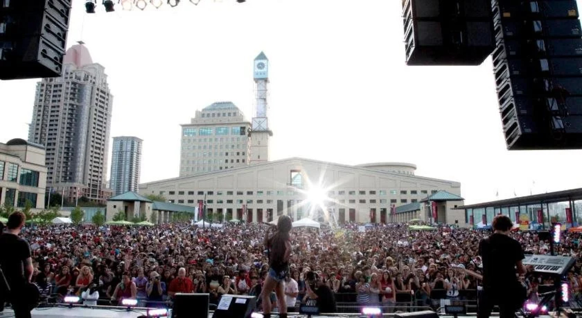 Deluxe Corner Suite - By Elite Suites