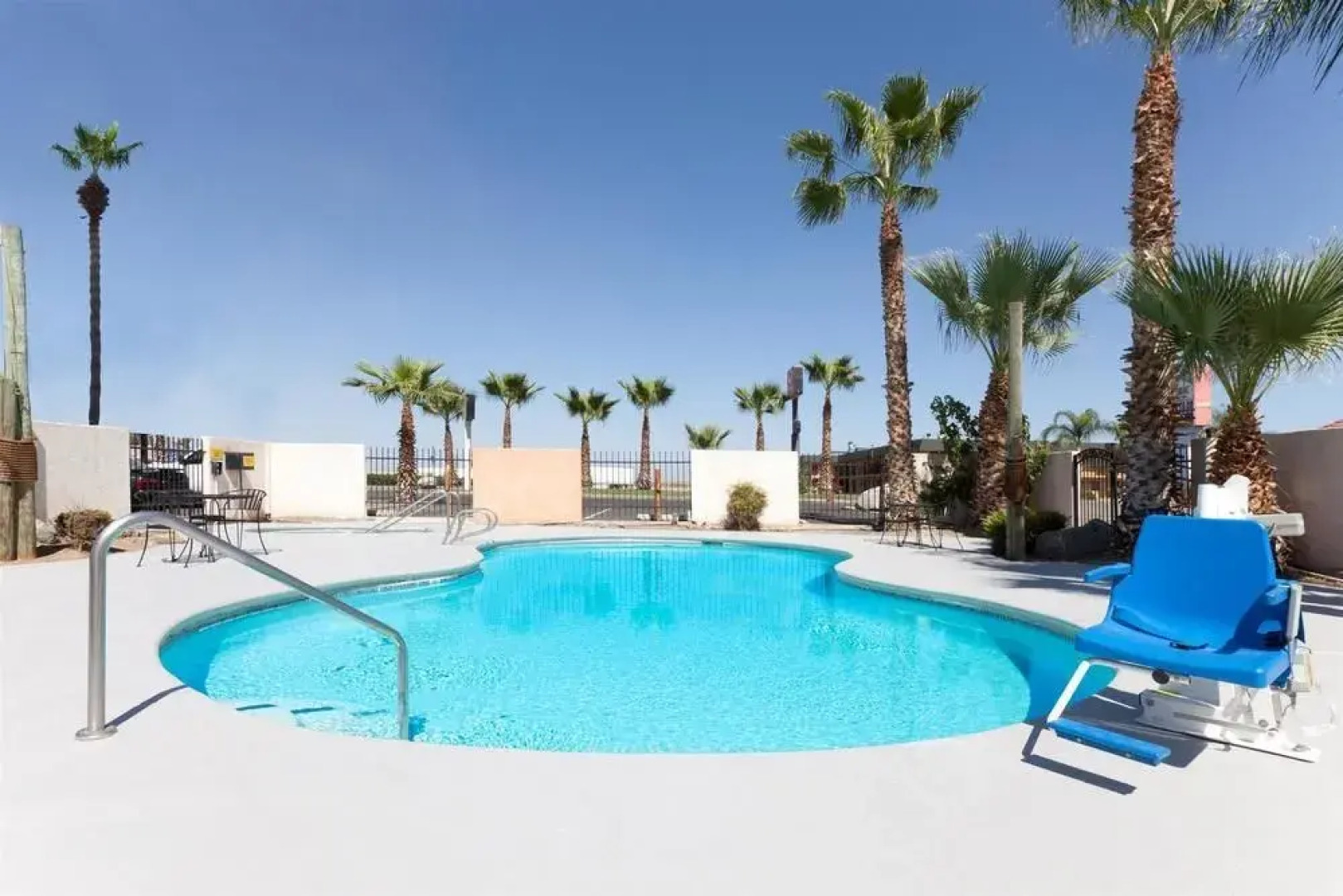 Super 8 Buttonwillow