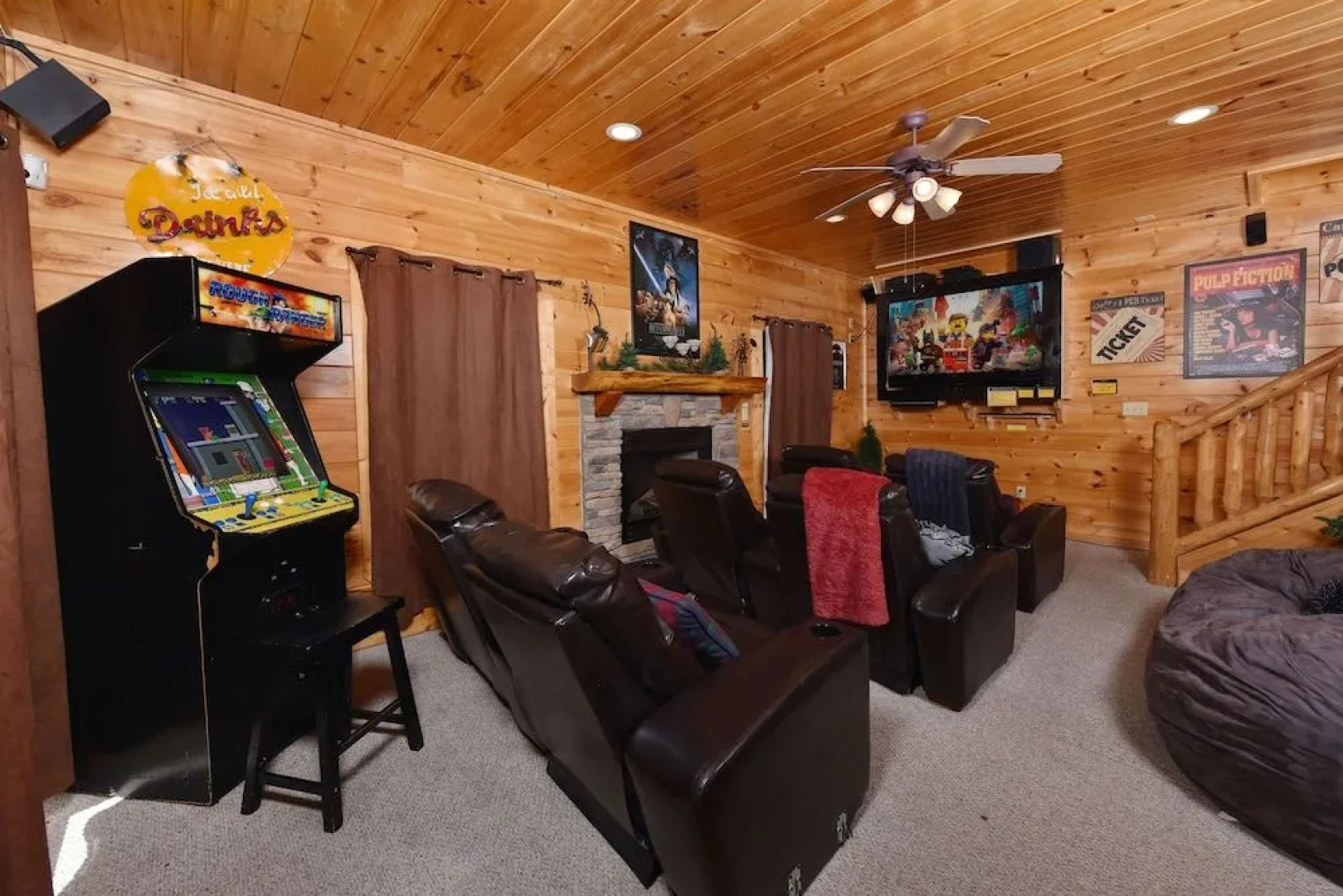 Knockin' On Heaven's Door - 5 Br cabin by RedAwning