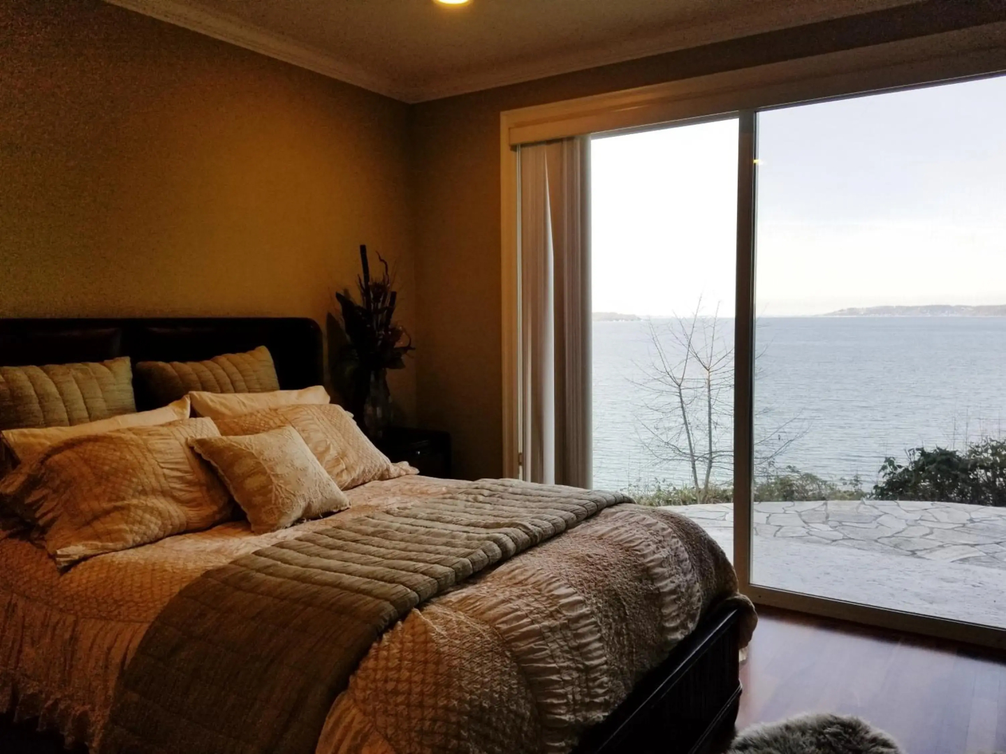 Redondo waterfront house with a private room