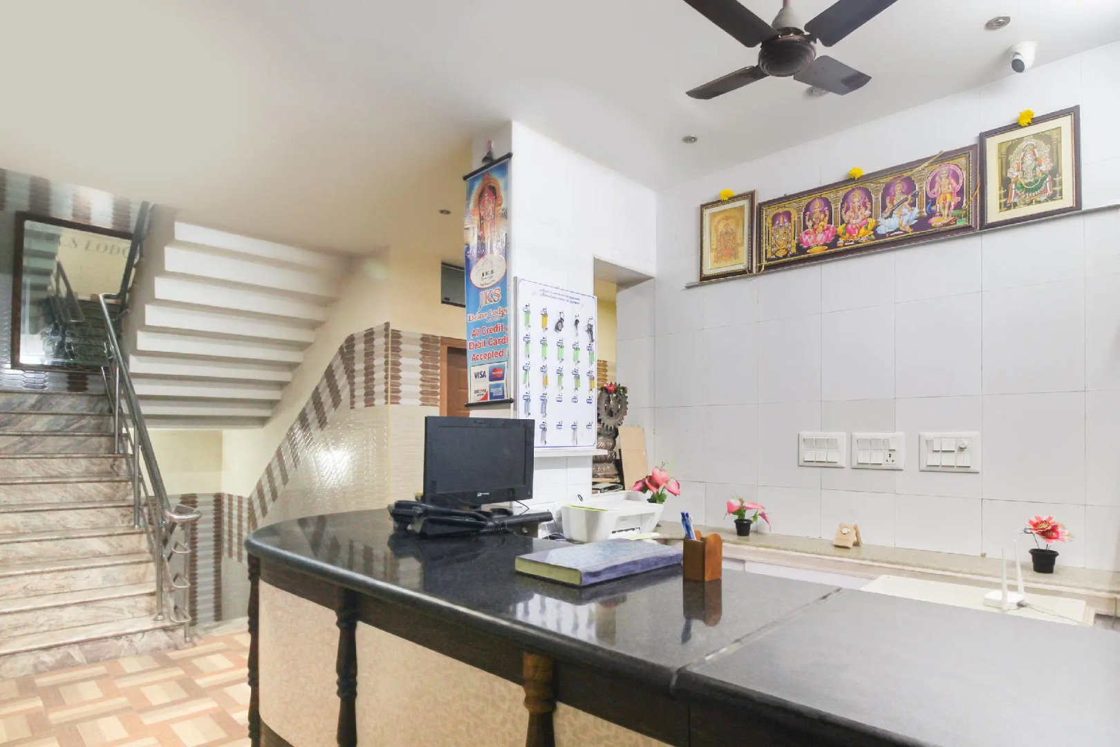 OYO 61145 J.K.S. Deluxe Lodge