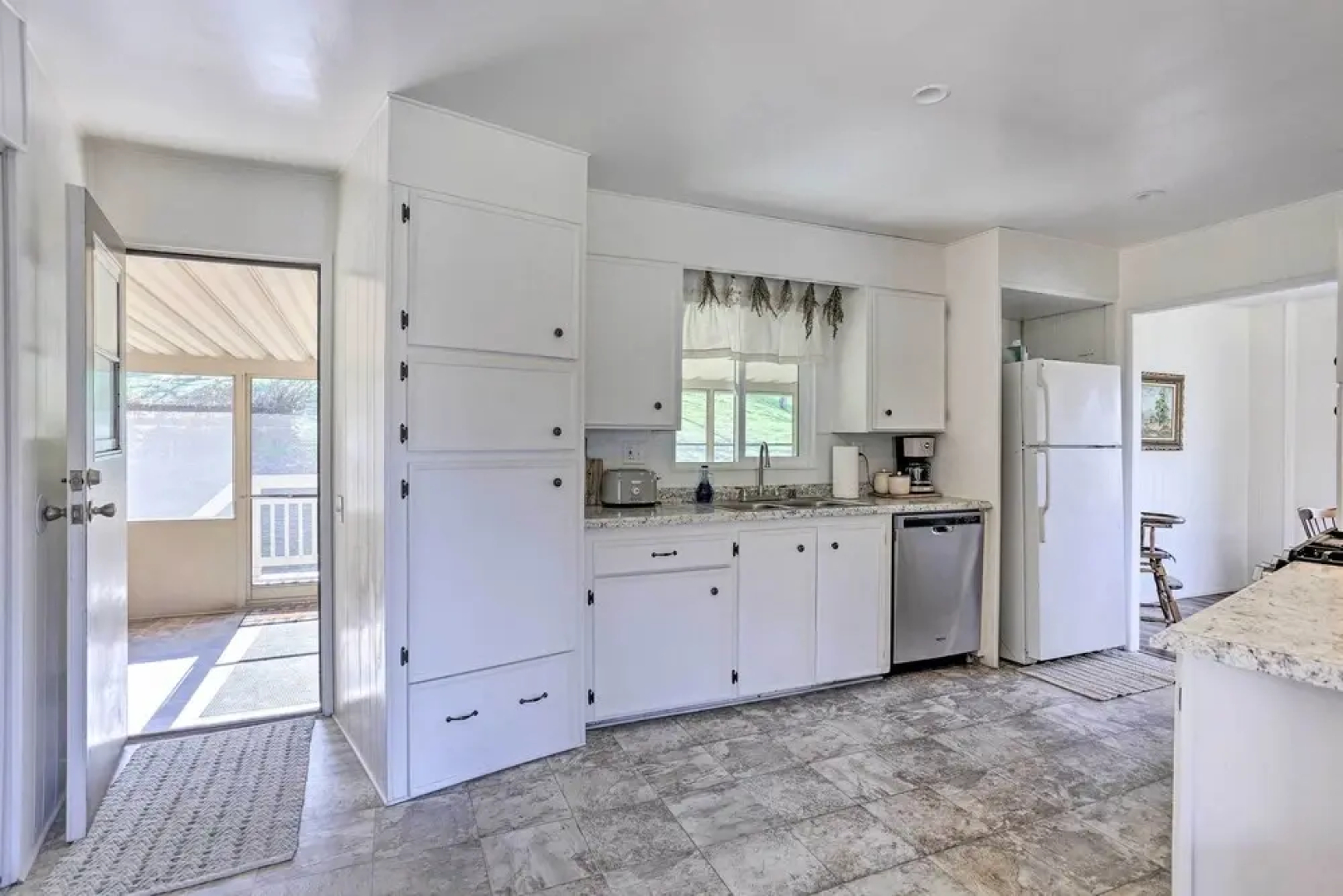 Adventure Haven w/ On-site Fun: Near Sequoia!