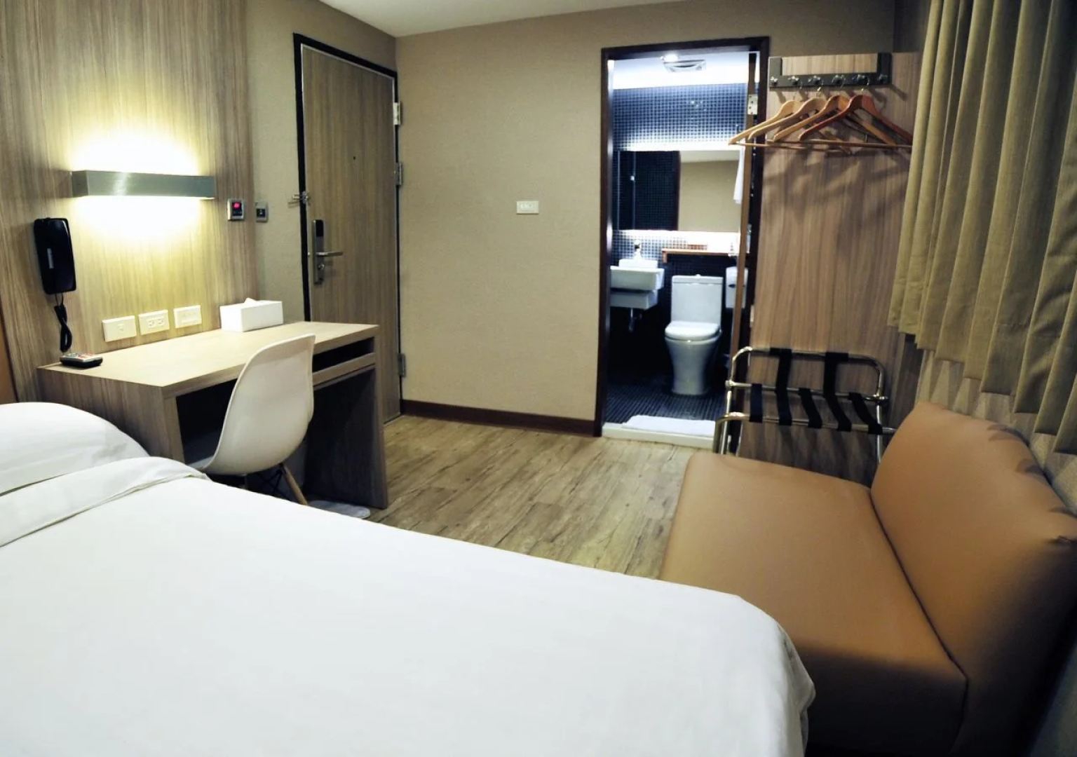 The Riverside Hotel International