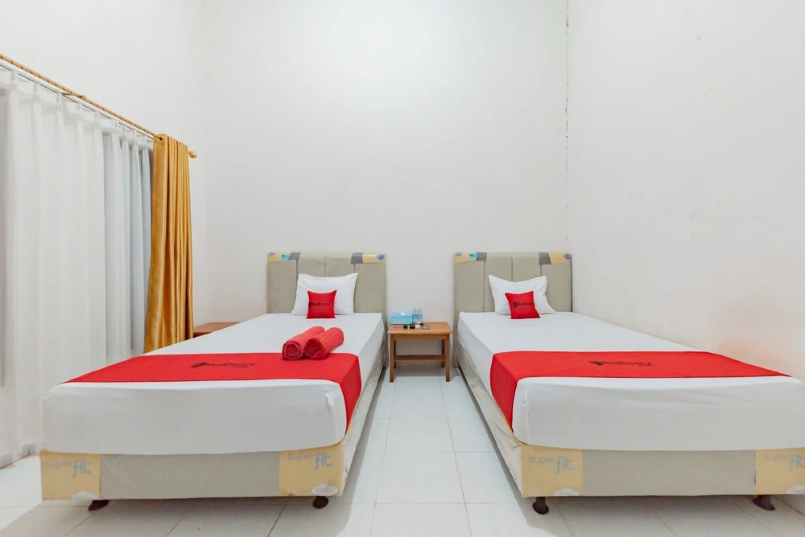 RedDoorz near GOR Parenggean