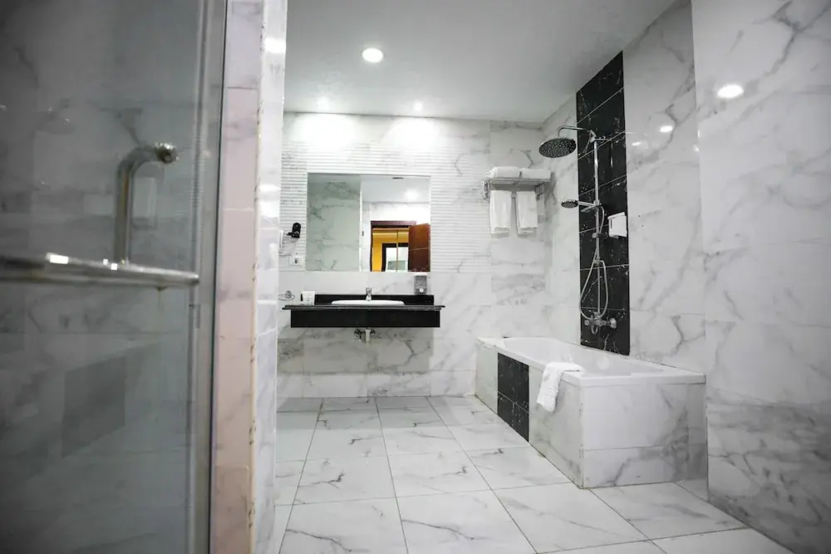 Byoot Bay Hotel & Resort