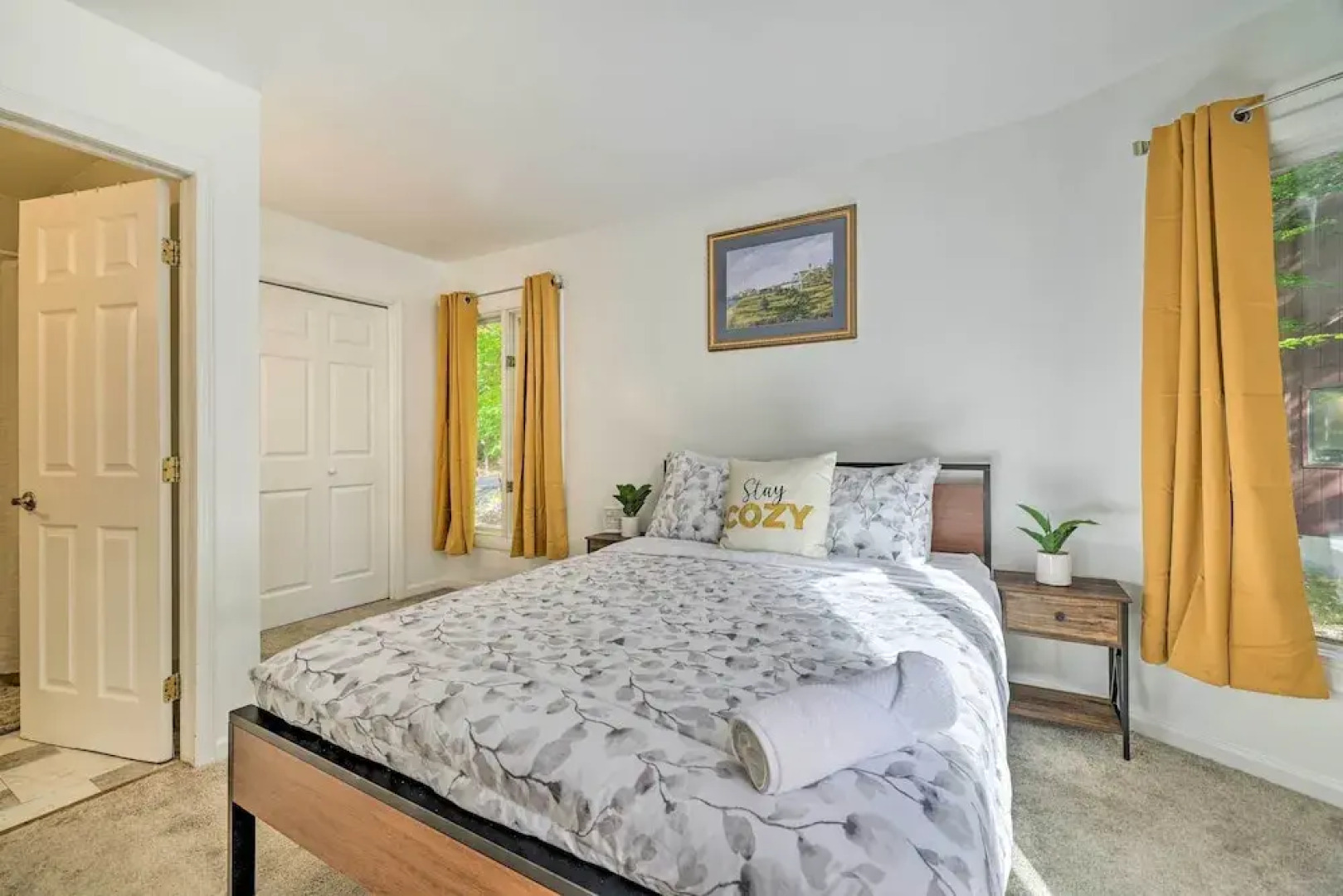 ~ 14 Mi to Skiing: Tobyhanna Gem w/ Fire Pit!