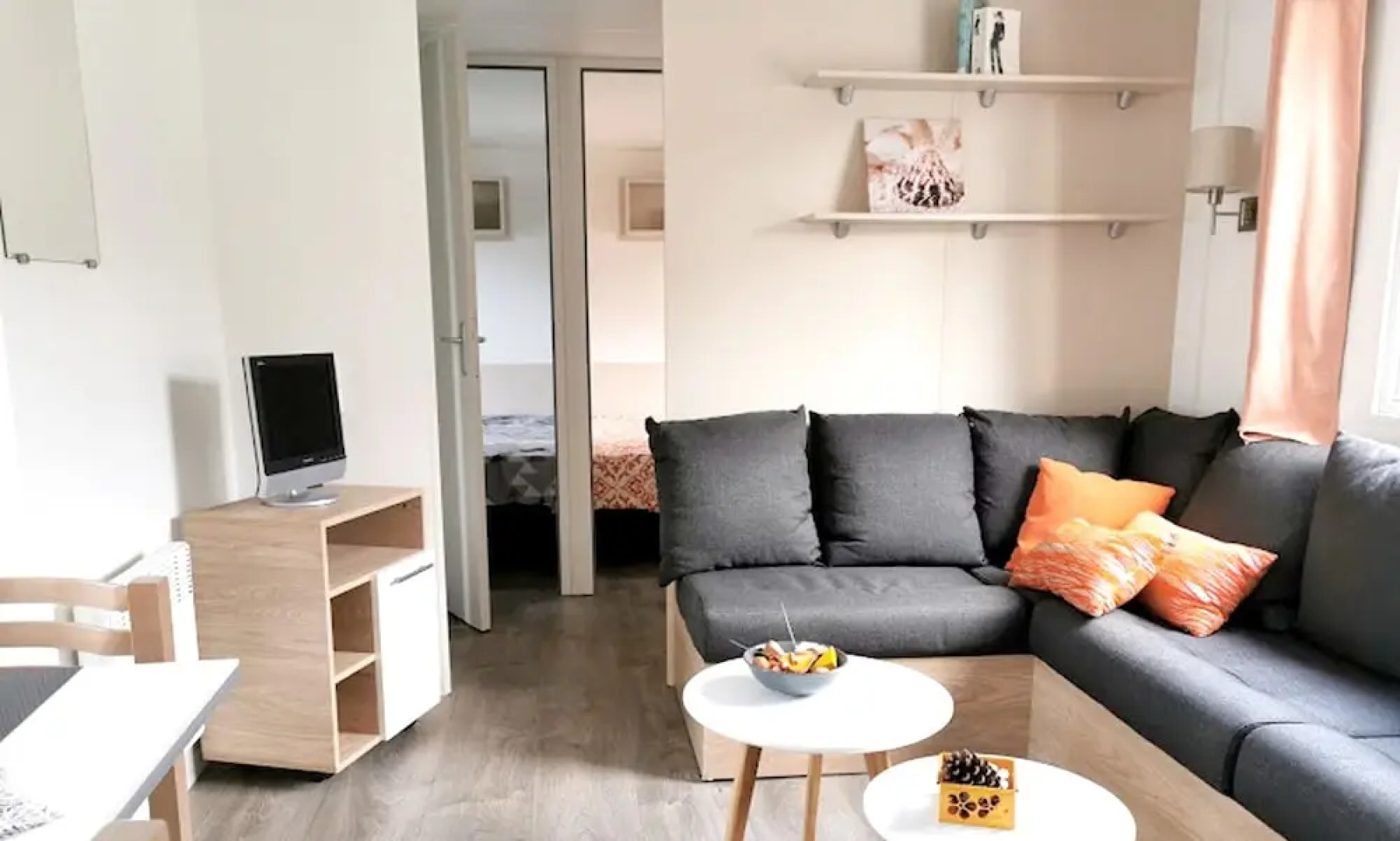 Property With 3 Bedrooms in Les Mathes, With Pool Access, Furnished Te