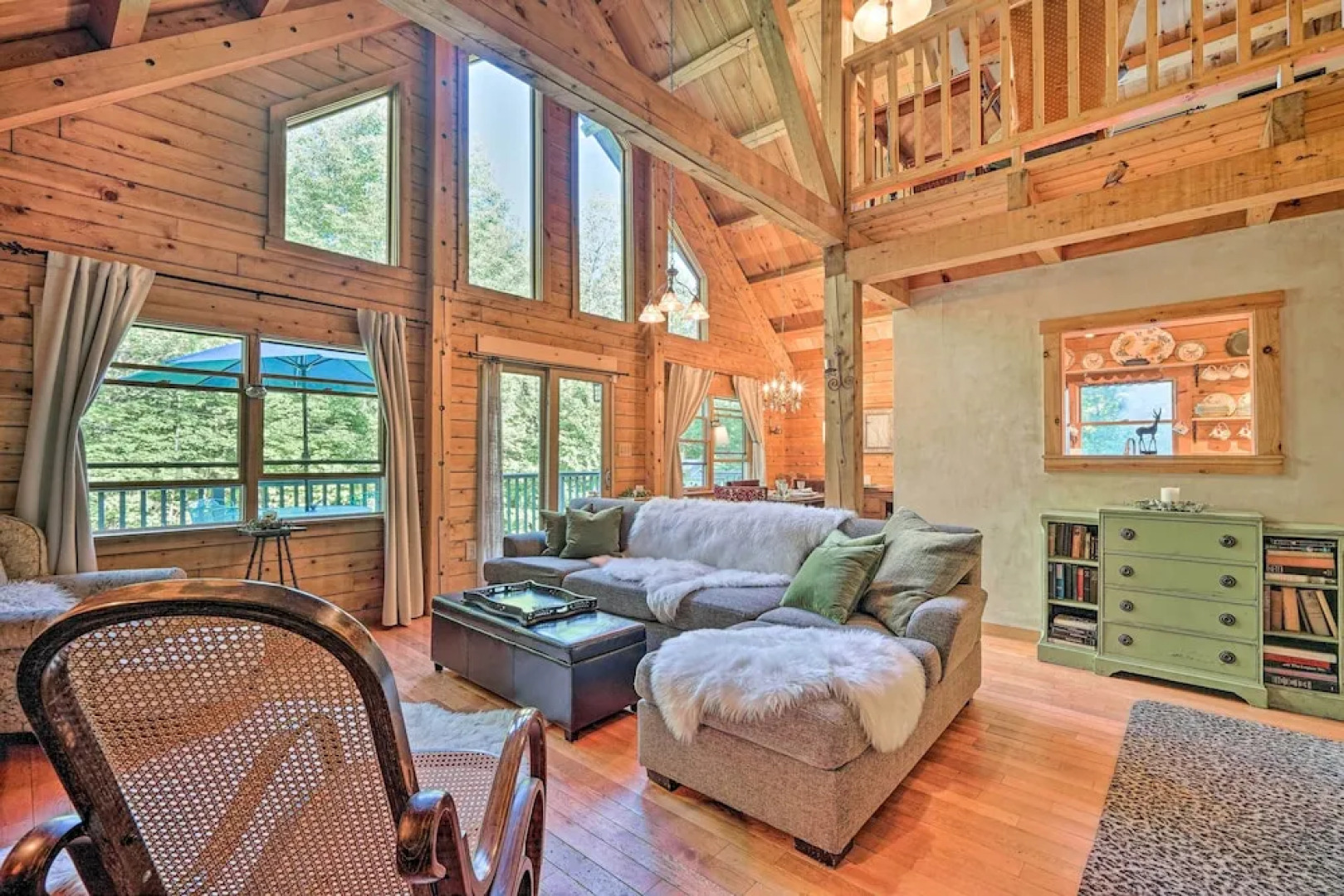 Game Room & Hot Tub: Pet-friendly Mount Snow Gem