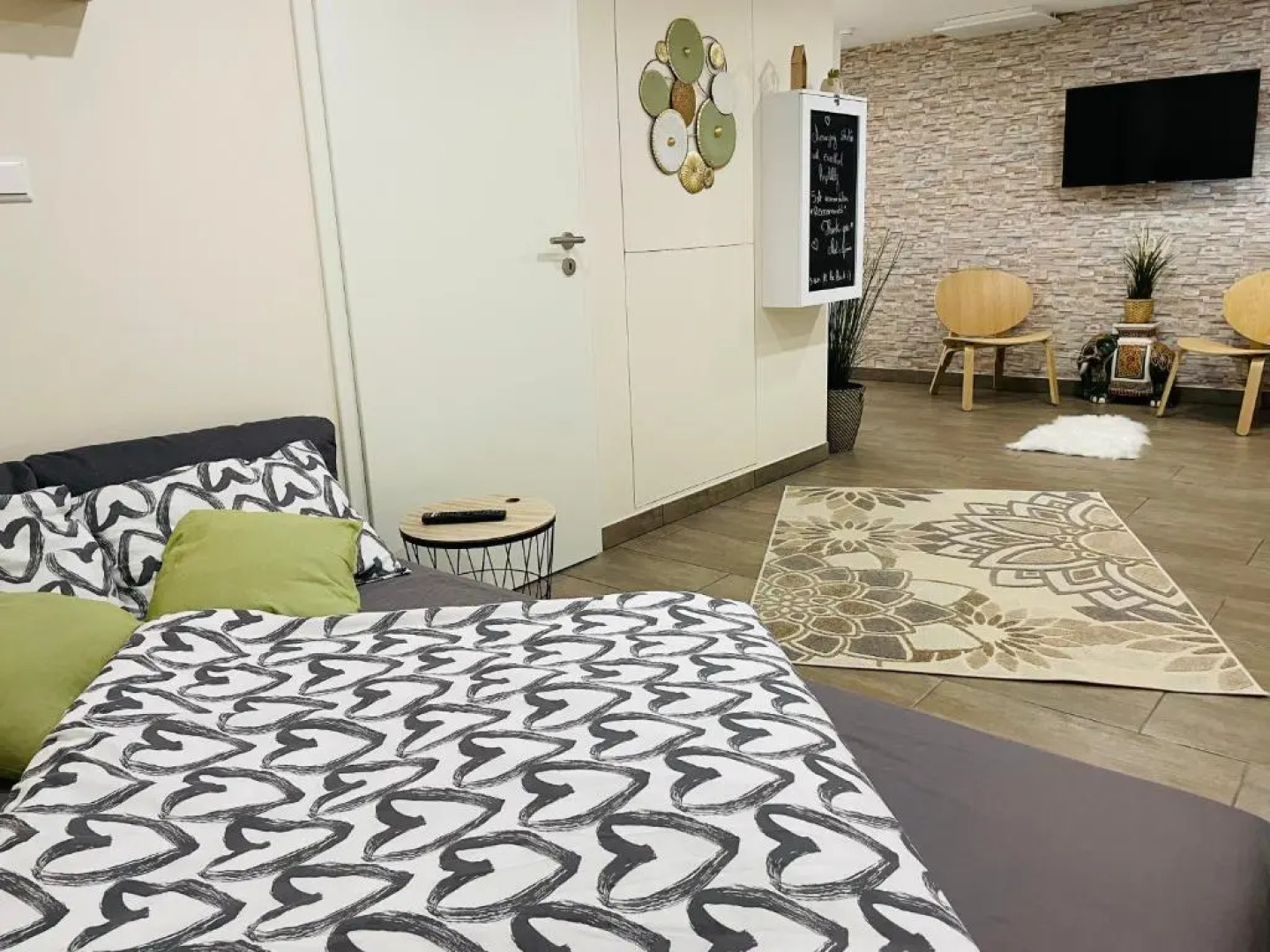 Studio situé aux abords de la forêt avec parking