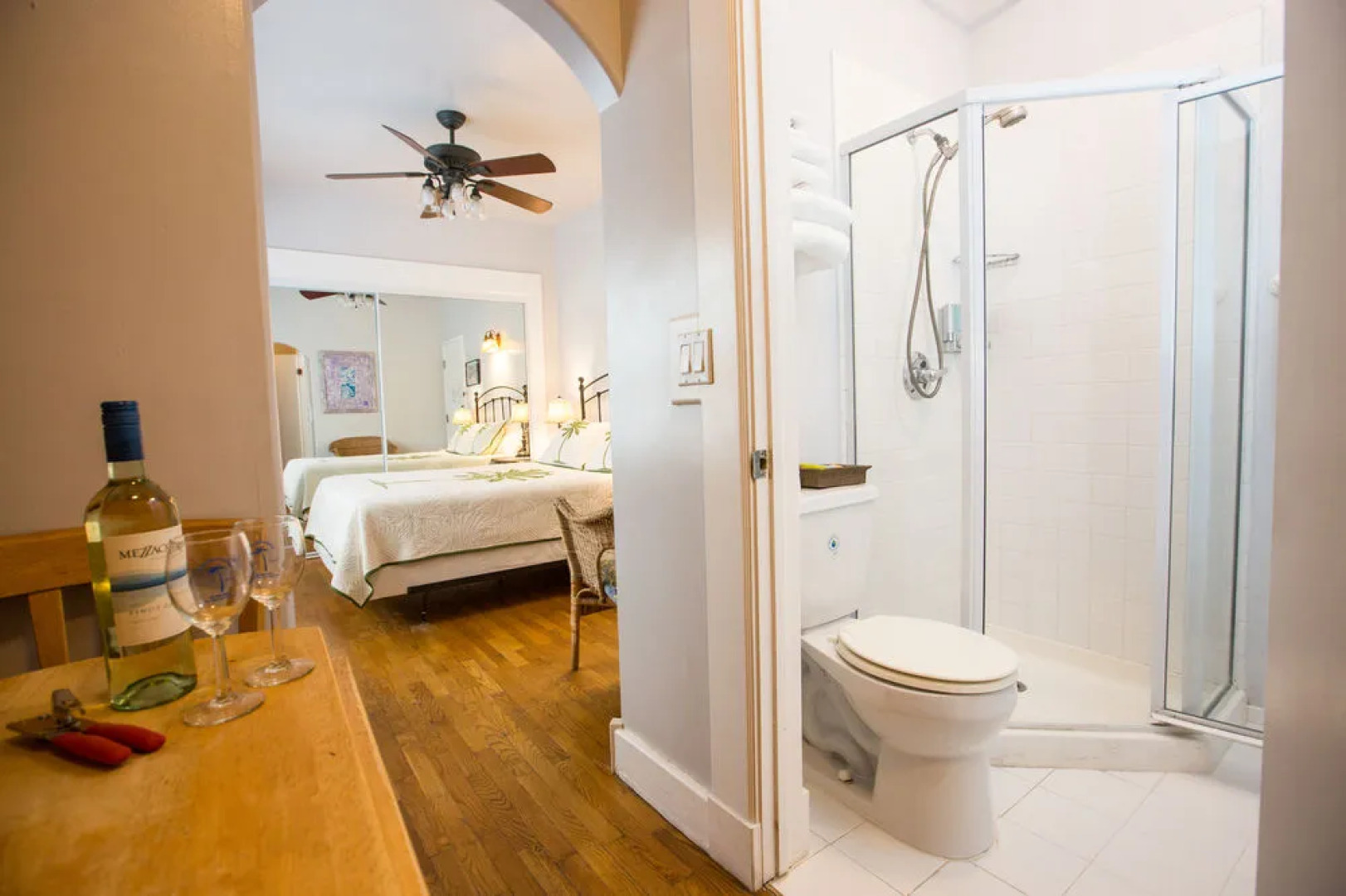 Venice Beach Suites & Hotel