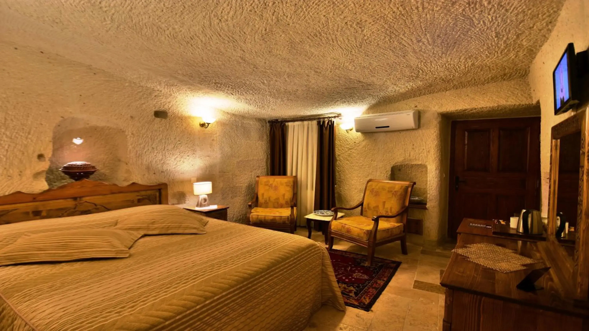 Harman Cave Hotel