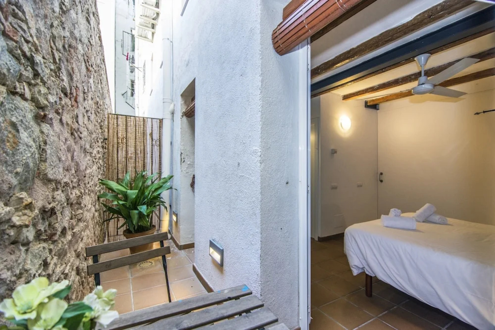 Happy People Ramblas Harbour