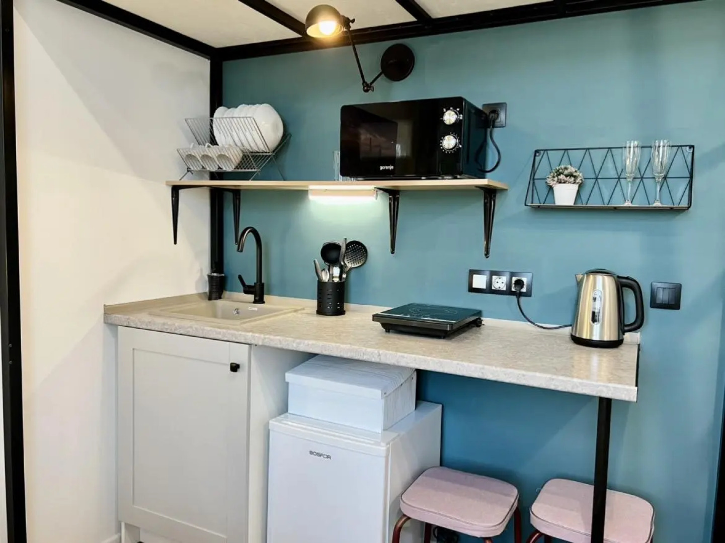 Диван и чемодан на магистрали Вокзальной