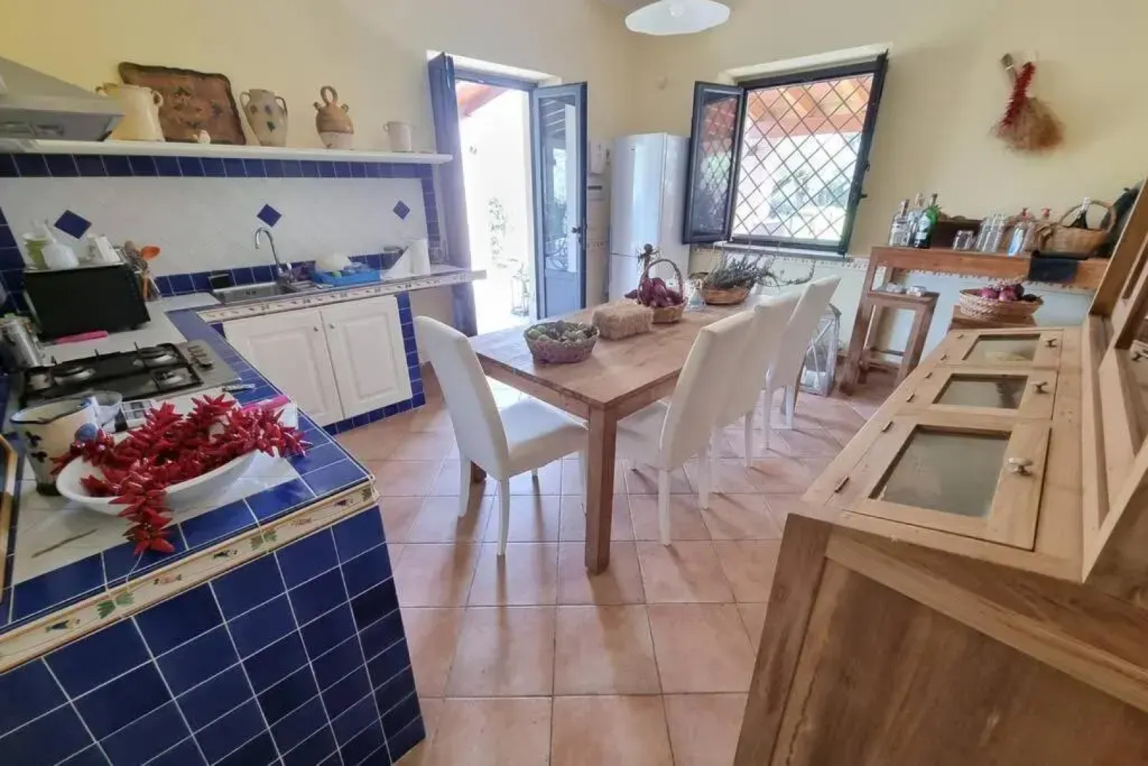 Villa in 8 Ettari di Campagna, a 20' Dal Mare