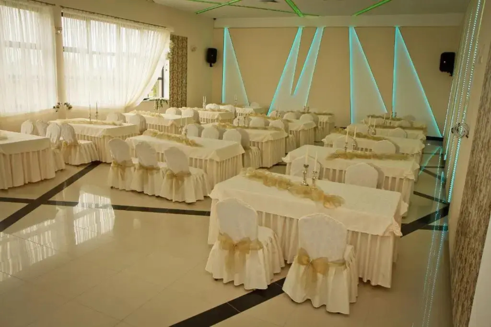 Hotelik Bej