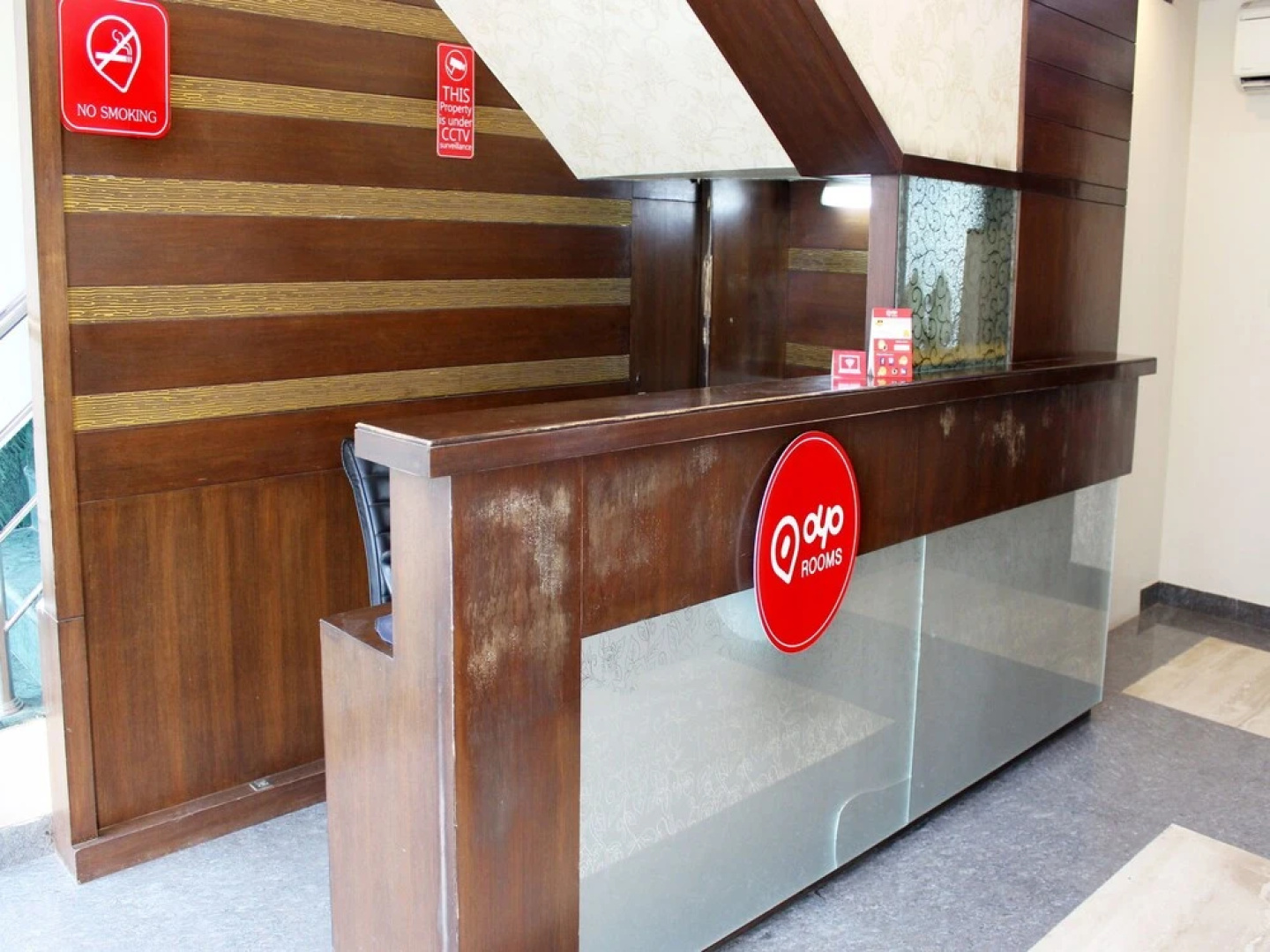OYO 1884 Hotel Heera Continental
