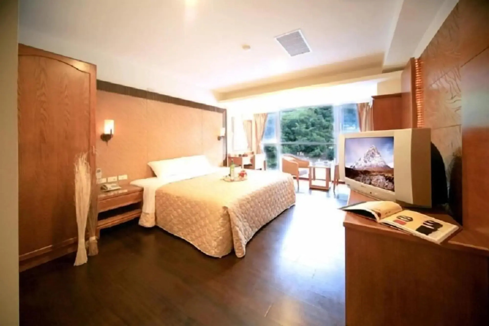 Ming Lu Holiday Hotel