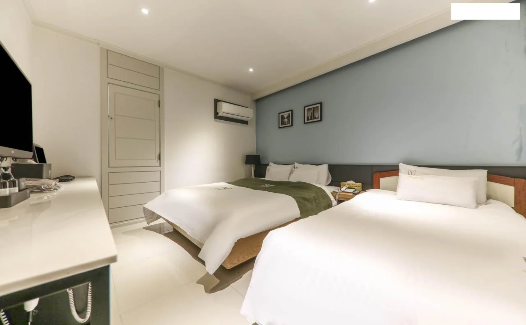 Yellow Hotel