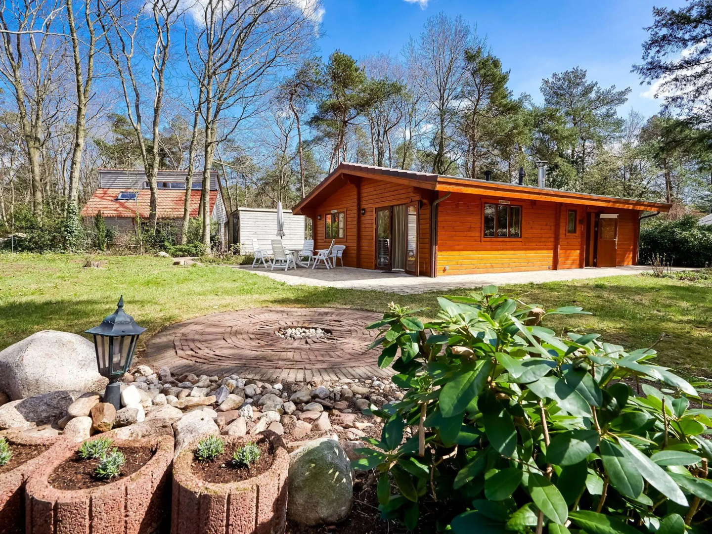 Garden-View Bungalow in Holten near Forest