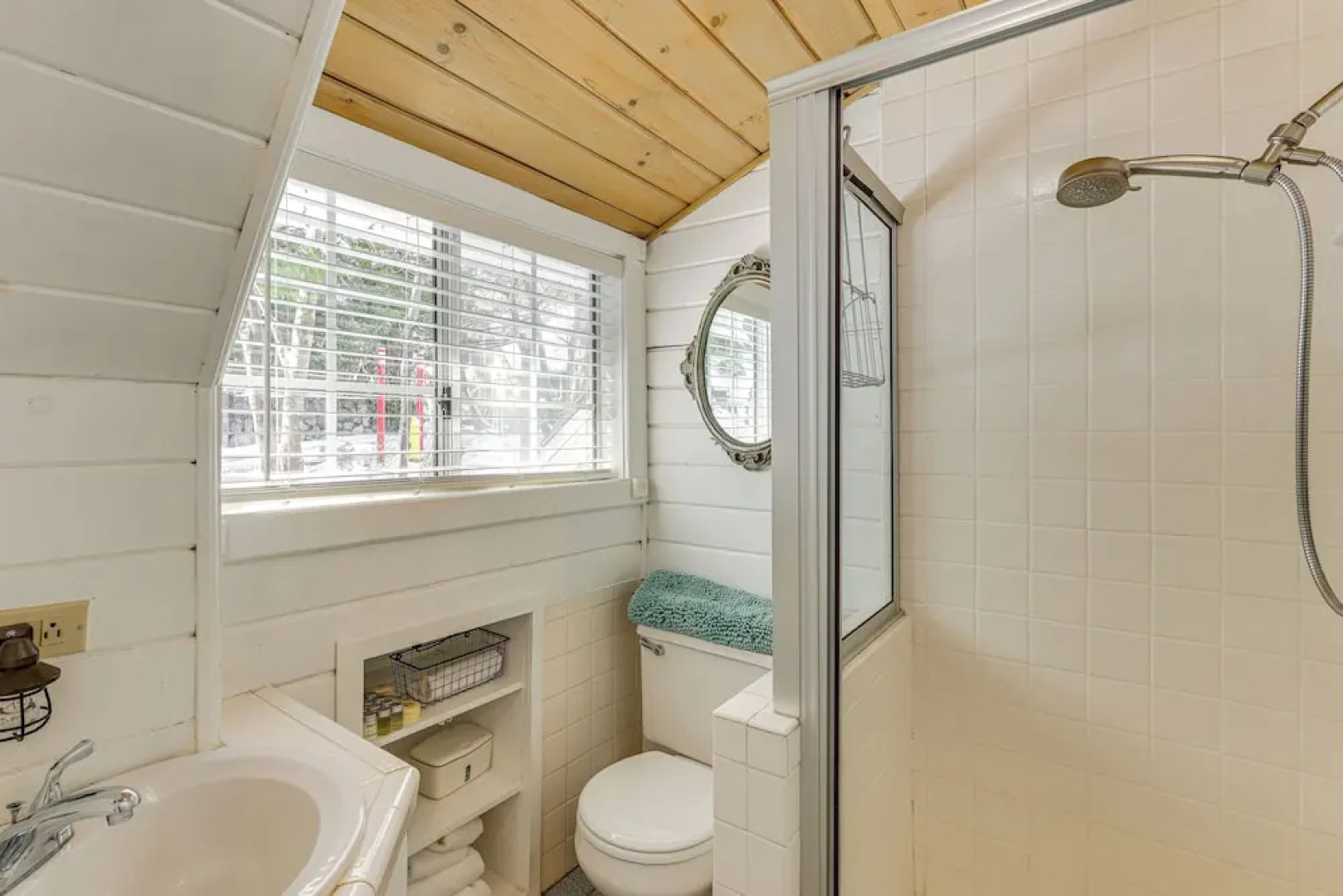 Walkable 'green Gables Cottage' in Lake Arrowhead