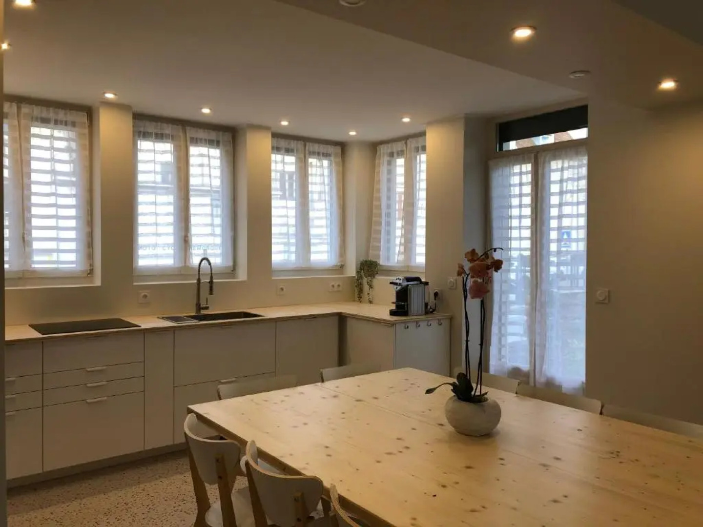 La Maison, 4 appartements 3 étoiles climatisés au centre ville avec jardin proche du Parc et des Thermes