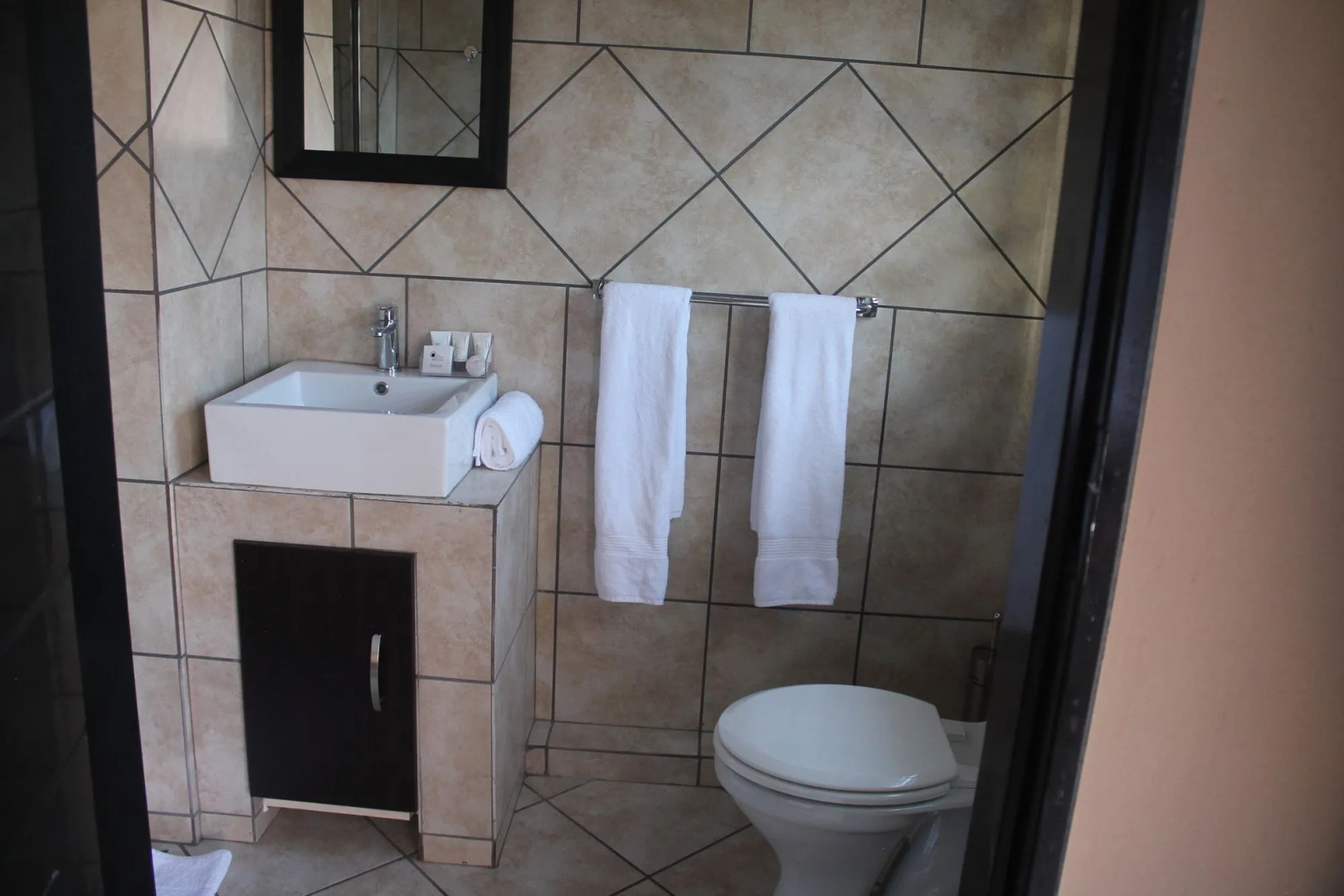 Sleep-Time Guest Lodge