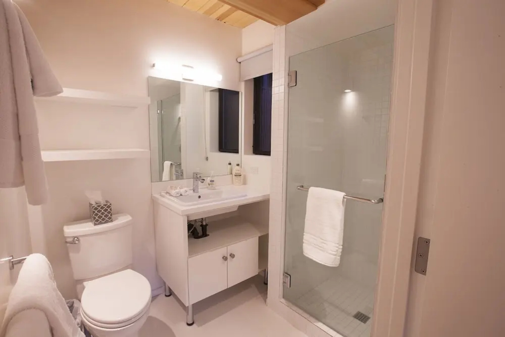 European-style Trapper Mc Nutt Private Home 5 Bedrooms 4 Bathrooms Hom