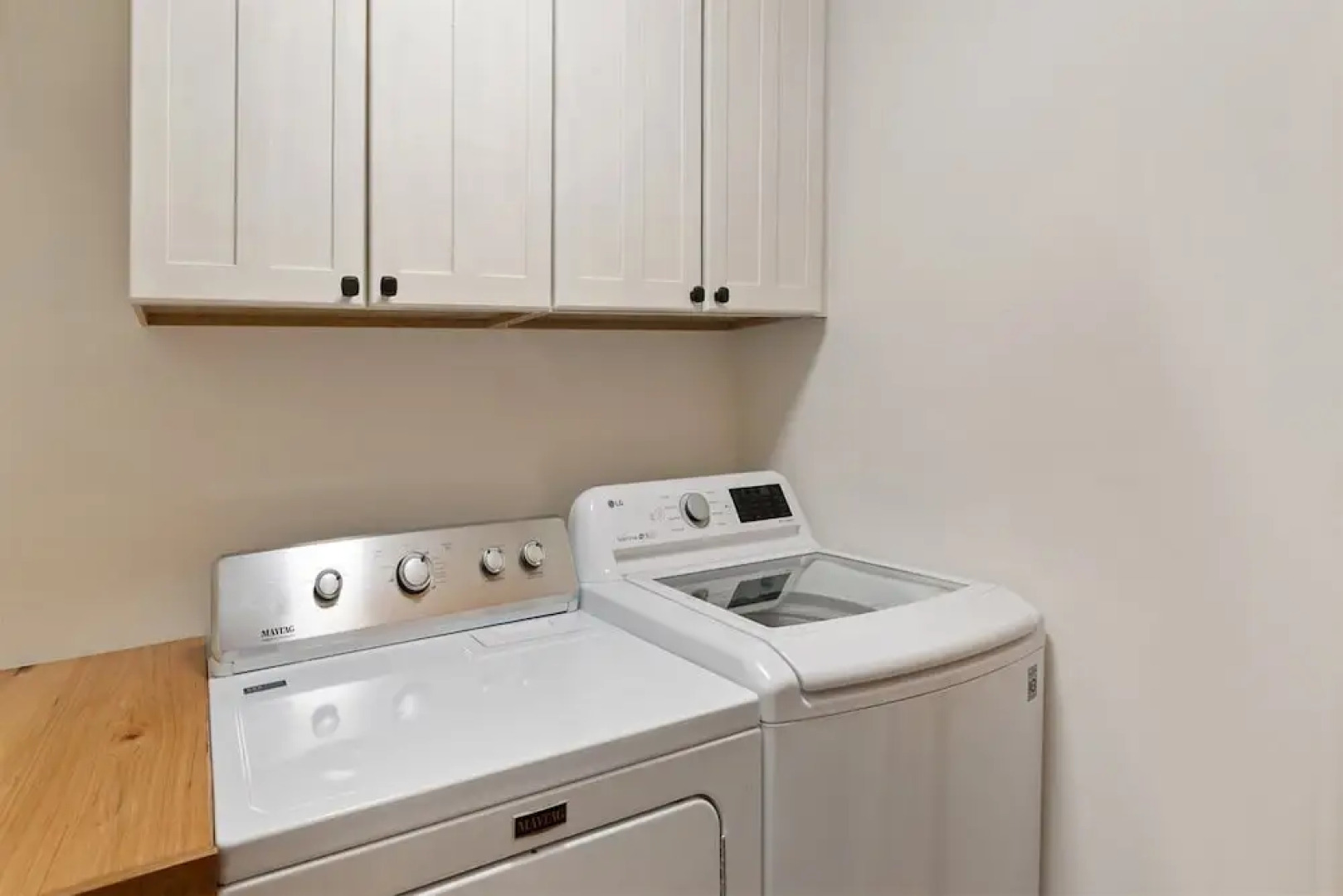 Sunlit Pines - Tucked in the Trees, Private Escape, Easy Drive to Plaza - NEW Listing