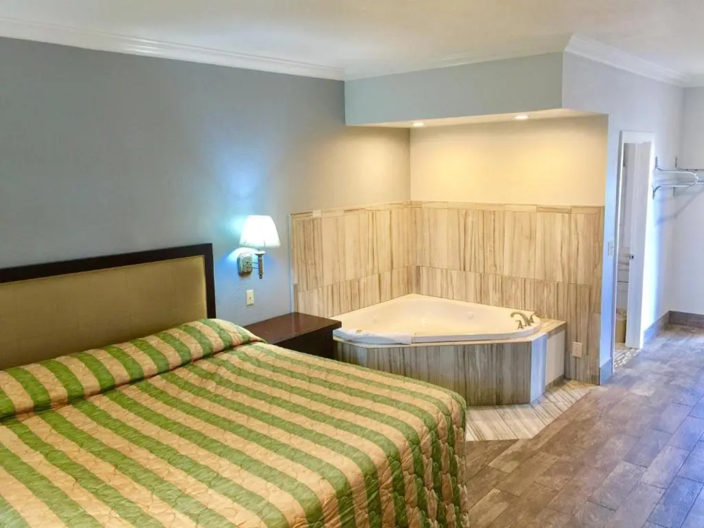 Bellflower Travel Inn