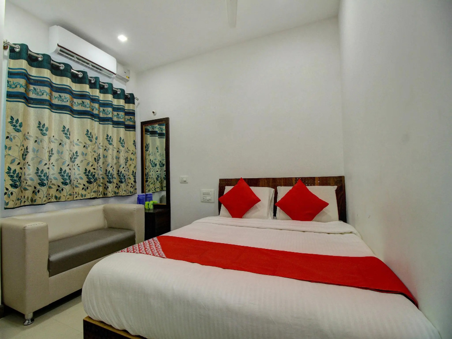 OYO 17386 Jaya Mourya Lodge