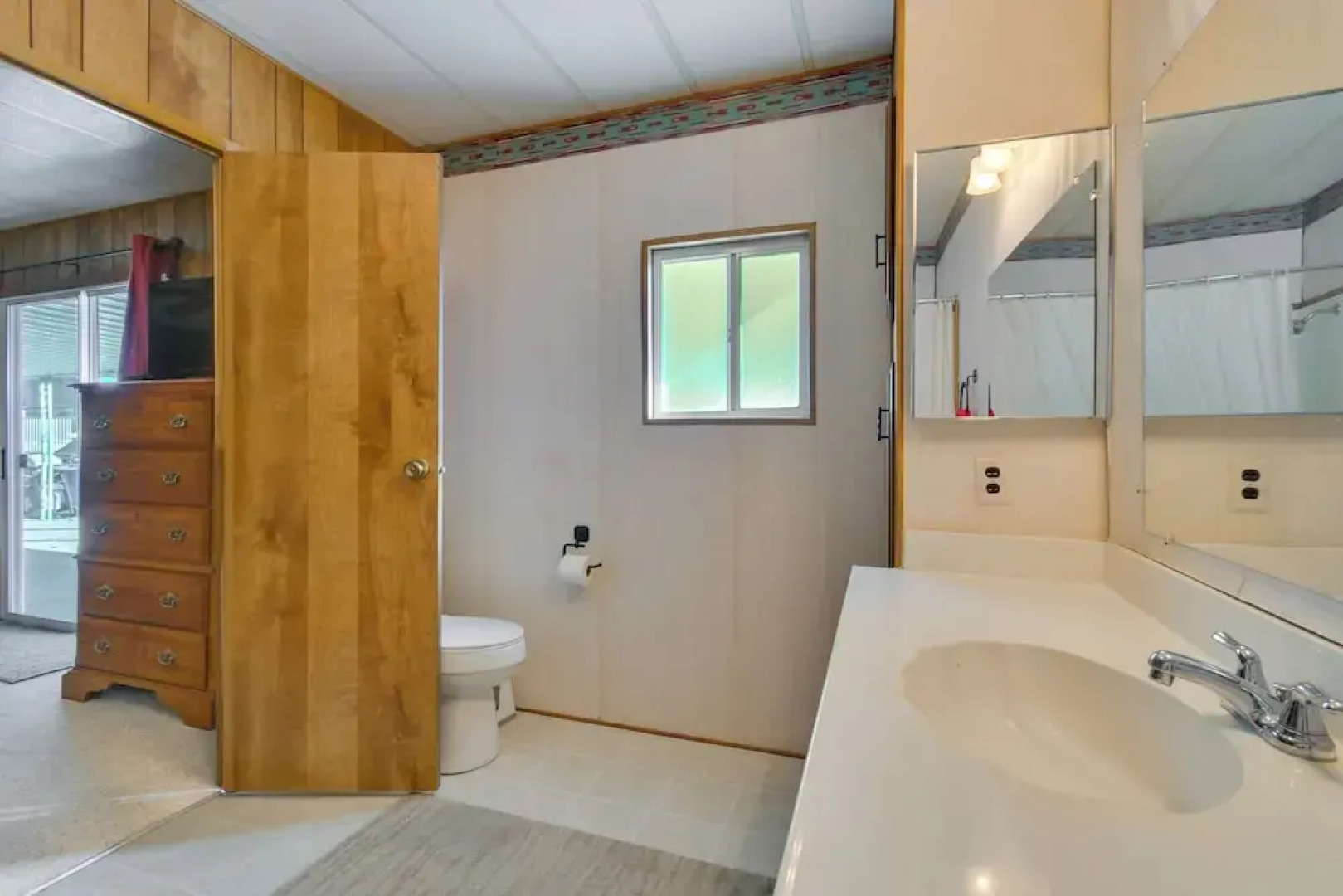 2 Mi to Lake Havasu: Pet-friendly Home w/ Grill!