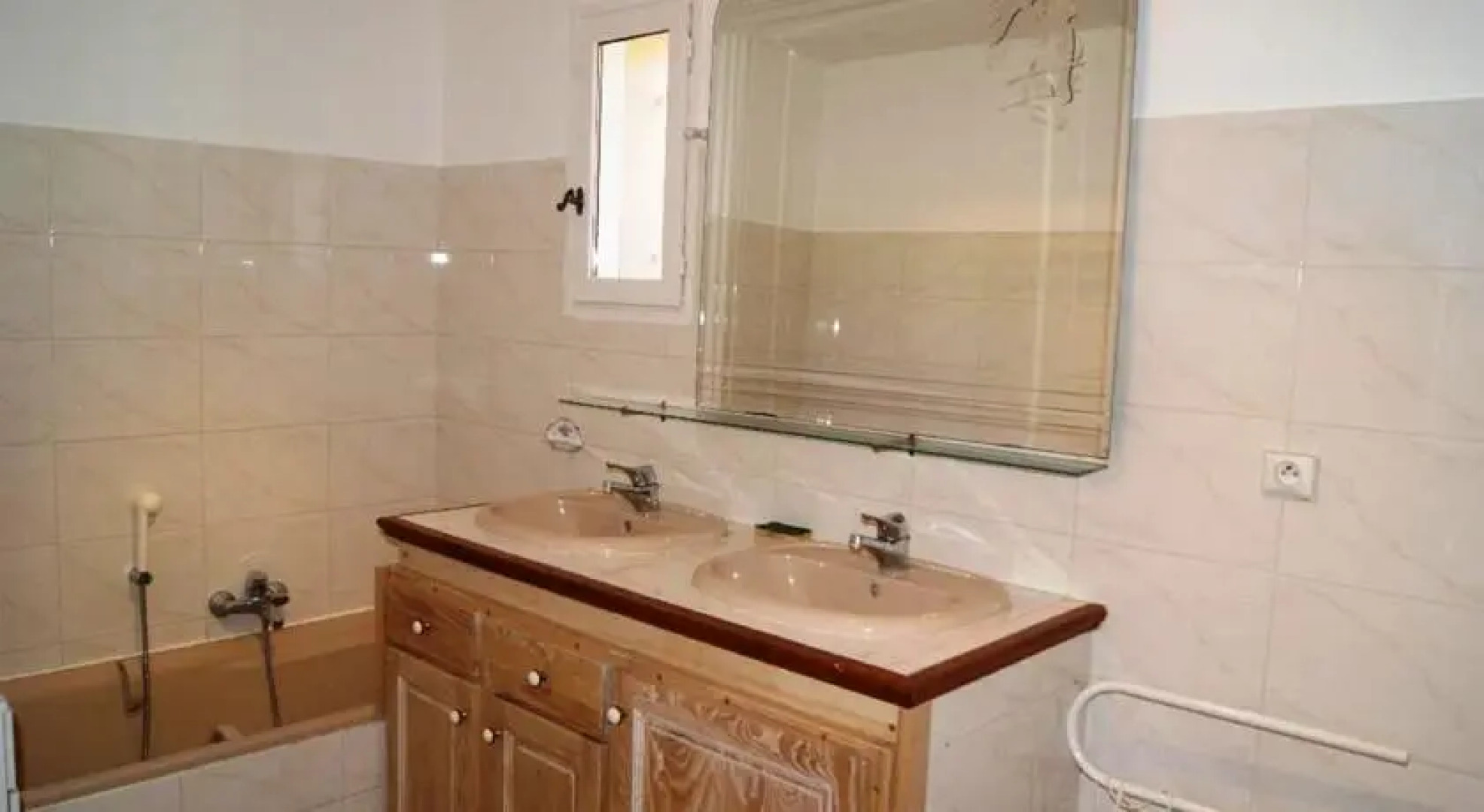 Lumineuse Villa avec Piscine à Grasse